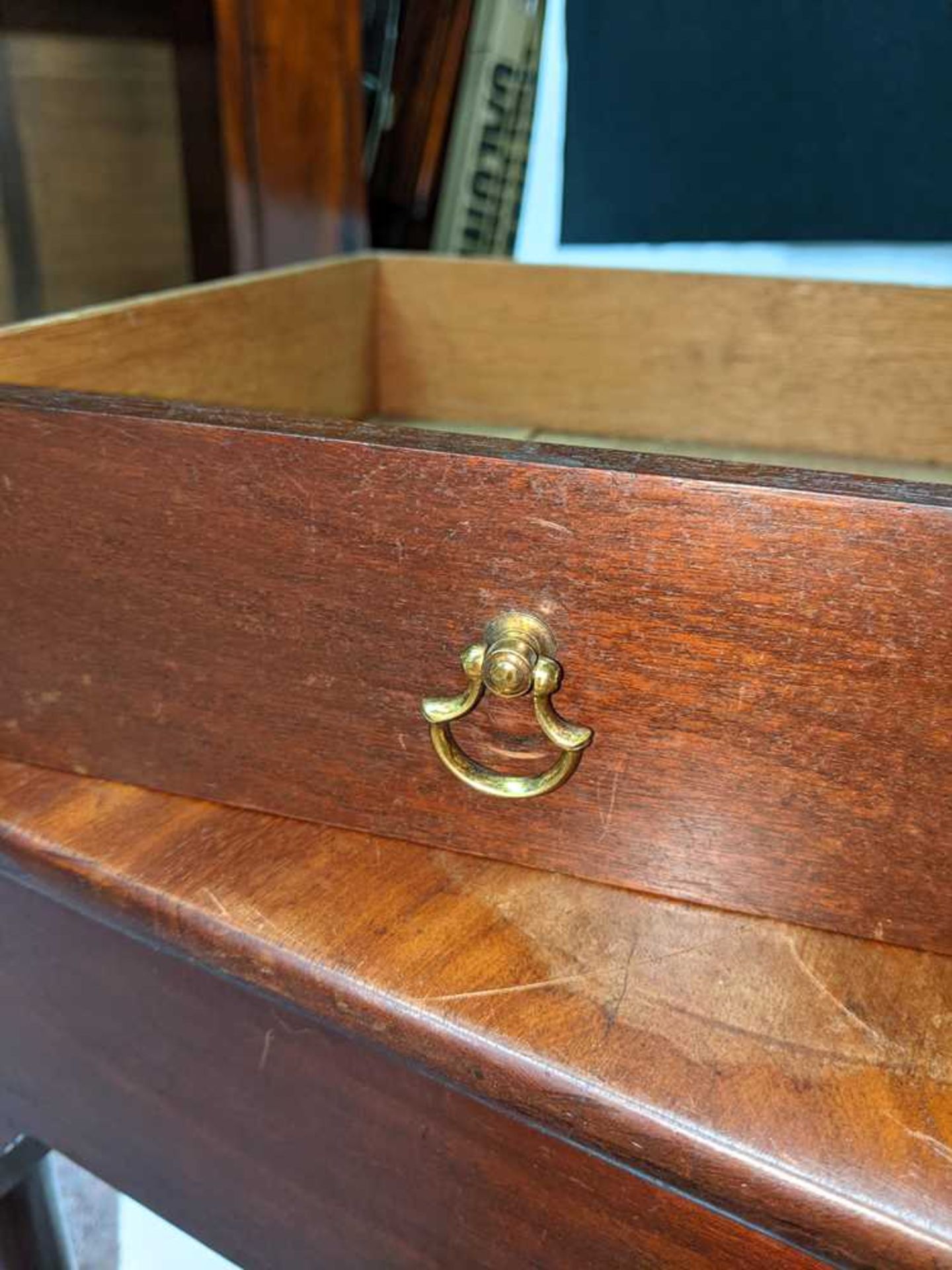 EARLY GEORGE III MAHOGANY URN TABLE 18TH CENTURY - Image 6 of 7