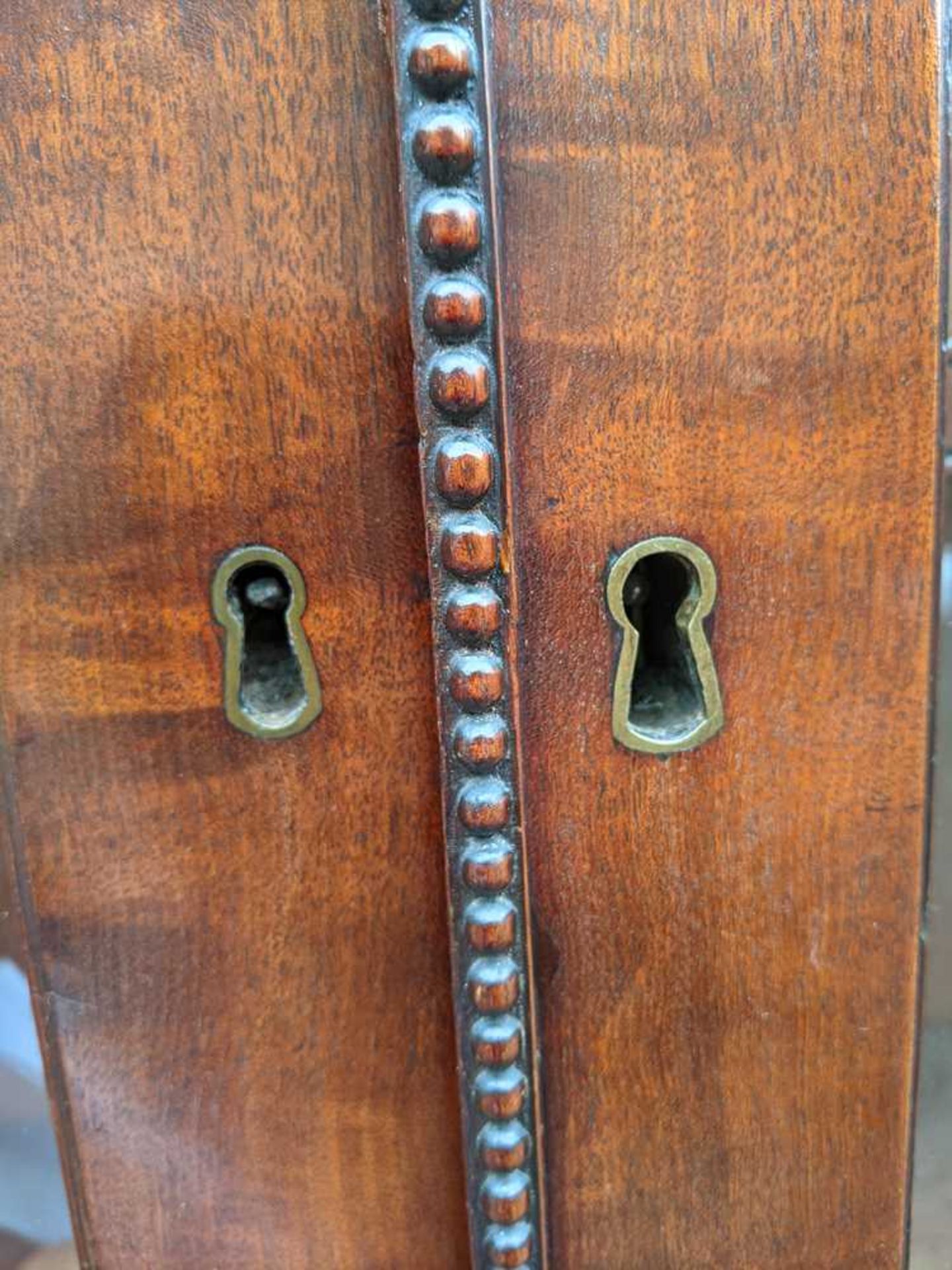 SCOTTISH GEORGE III MAHOGANY BOOKCASE CABINET, ATTRIBUTED TO THE WORKSHOP OF FRANCIS AND WILLIAM BRO - Bild 7 aus 21