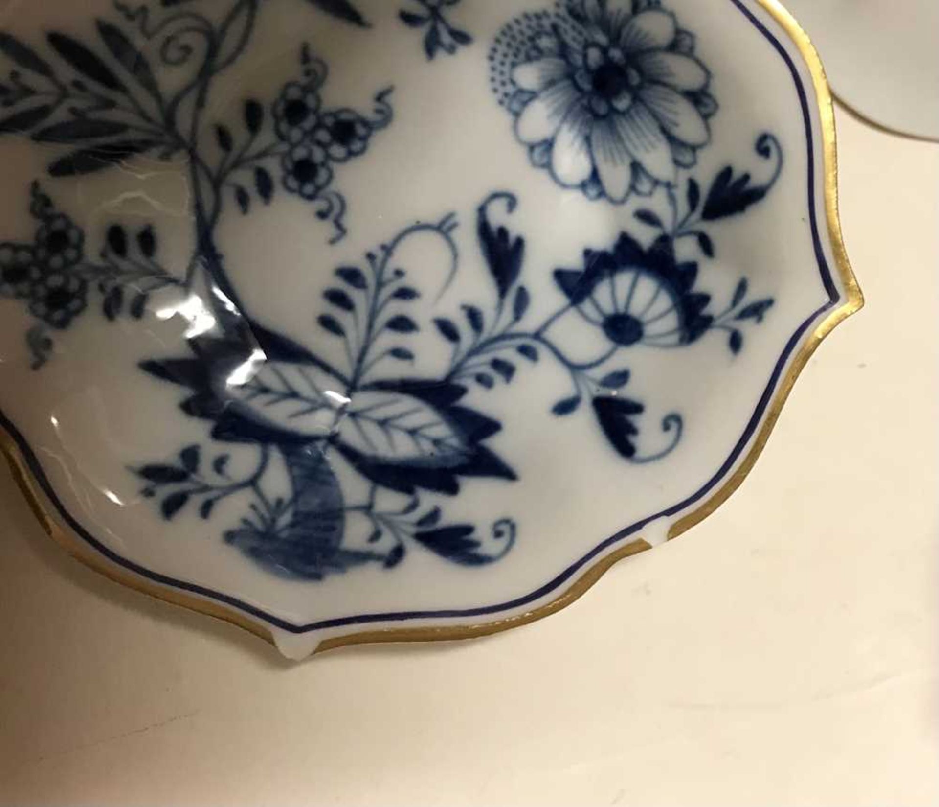 MEISSEN BLUE AND WHITE 'ONION' PATTERN RETICULATED DESSERT SERVICE LATE 19TH CENTURY AND LATER - Image 8 of 23