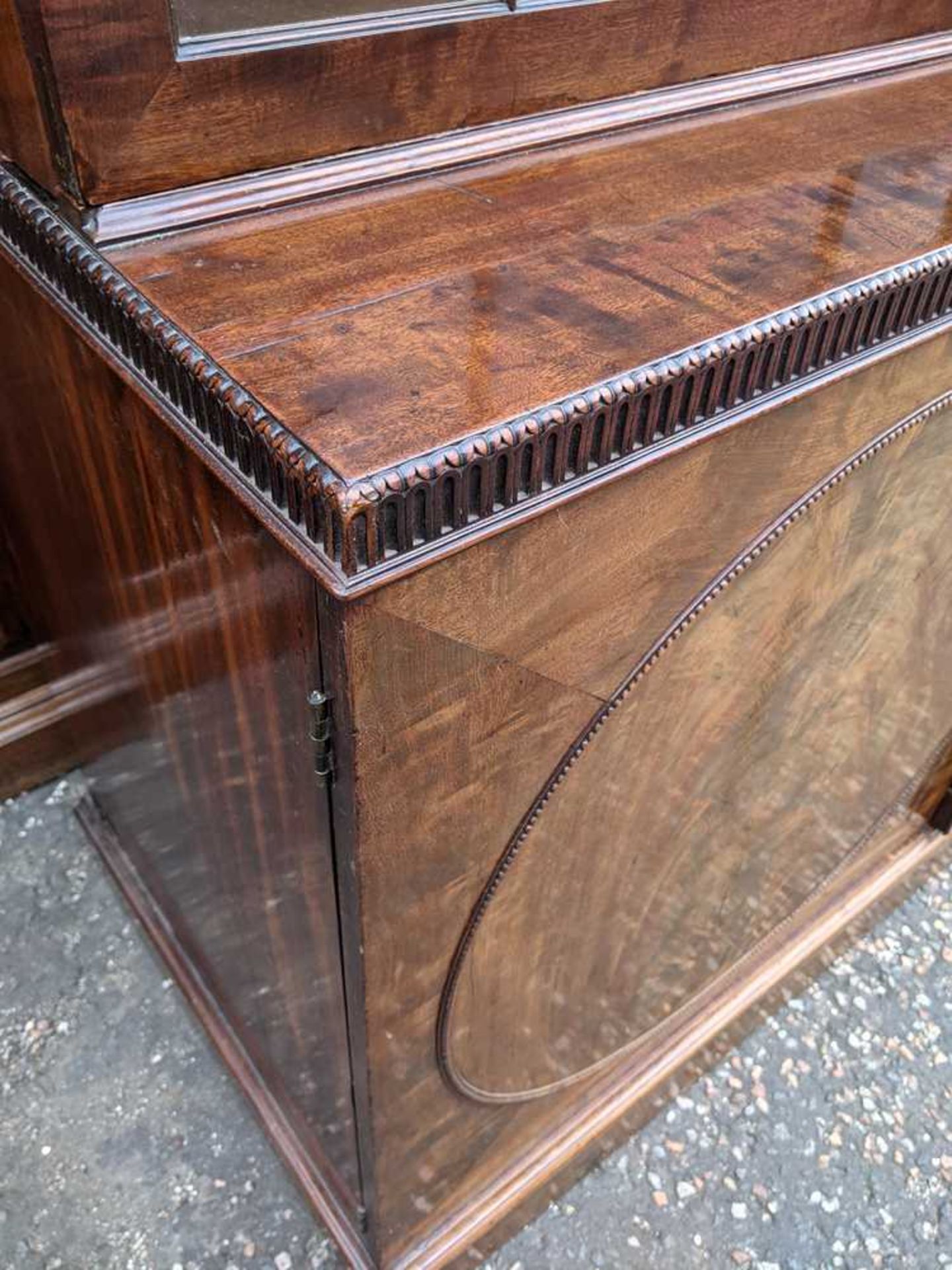 SCOTTISH GEORGE III MAHOGANY BOOKCASE CABINET, ATTRIBUTED TO THE WORKSHOP OF FRANCIS AND WILLIAM BRO - Bild 19 aus 21