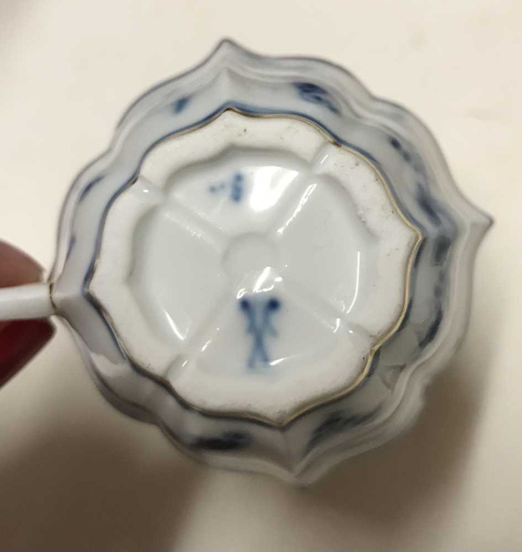 MEISSEN BLUE AND WHITE 'ONION' PATTERN RETICULATED DESSERT SERVICE LATE 19TH CENTURY AND LATER - Image 12 of 23