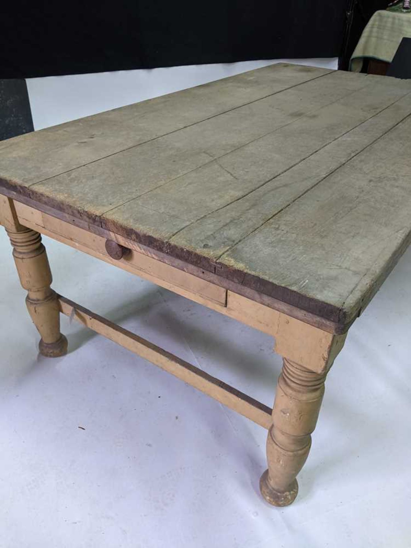 LARGE PAINTED PINE AND DEAL SCULLERY TABLE 19TH CENTURY - Image 10 of 15