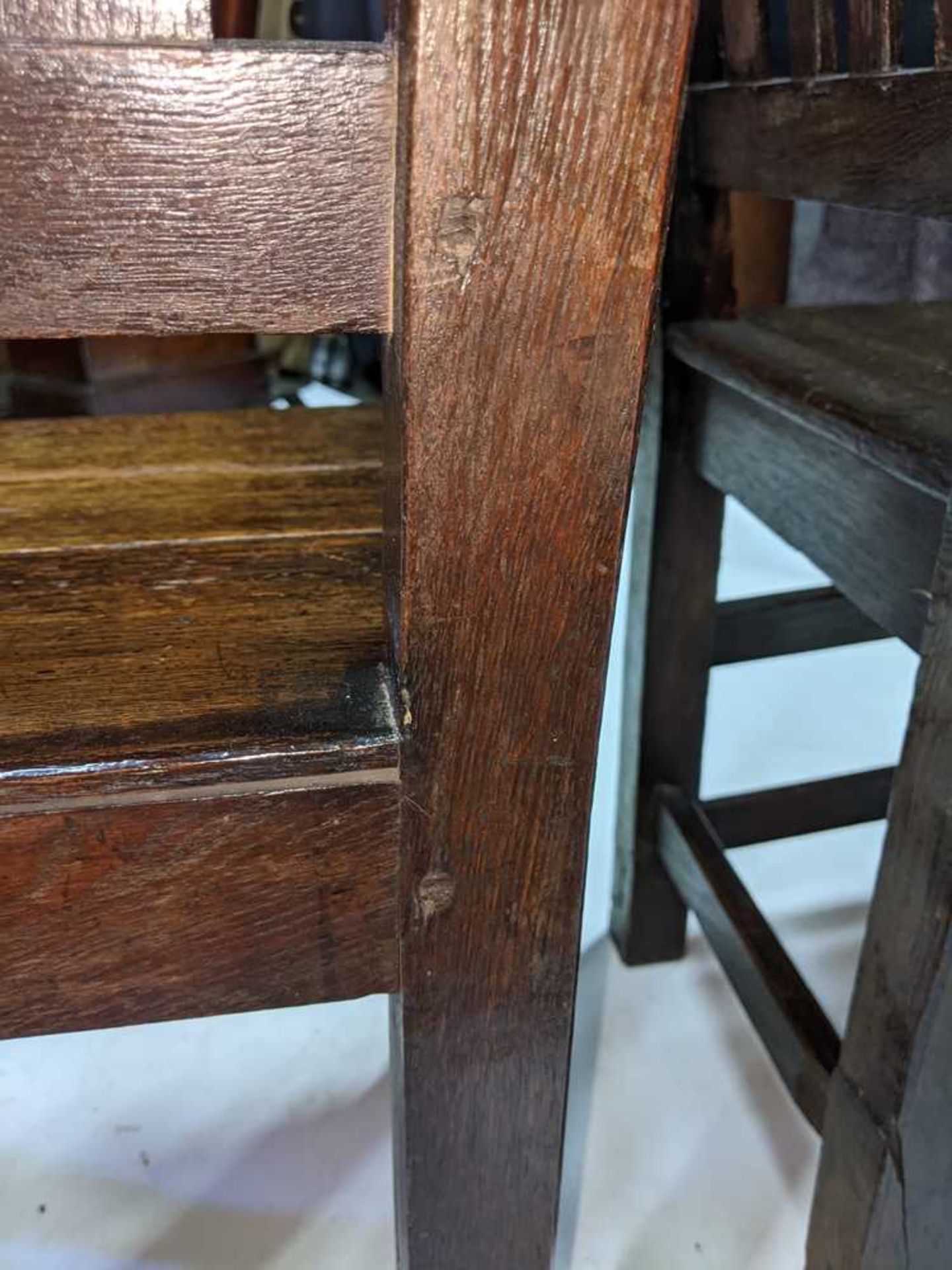 PAIR OF CHARLES II OAK HALL CHAIRS 17TH CENTURY - Bild 8 aus 17