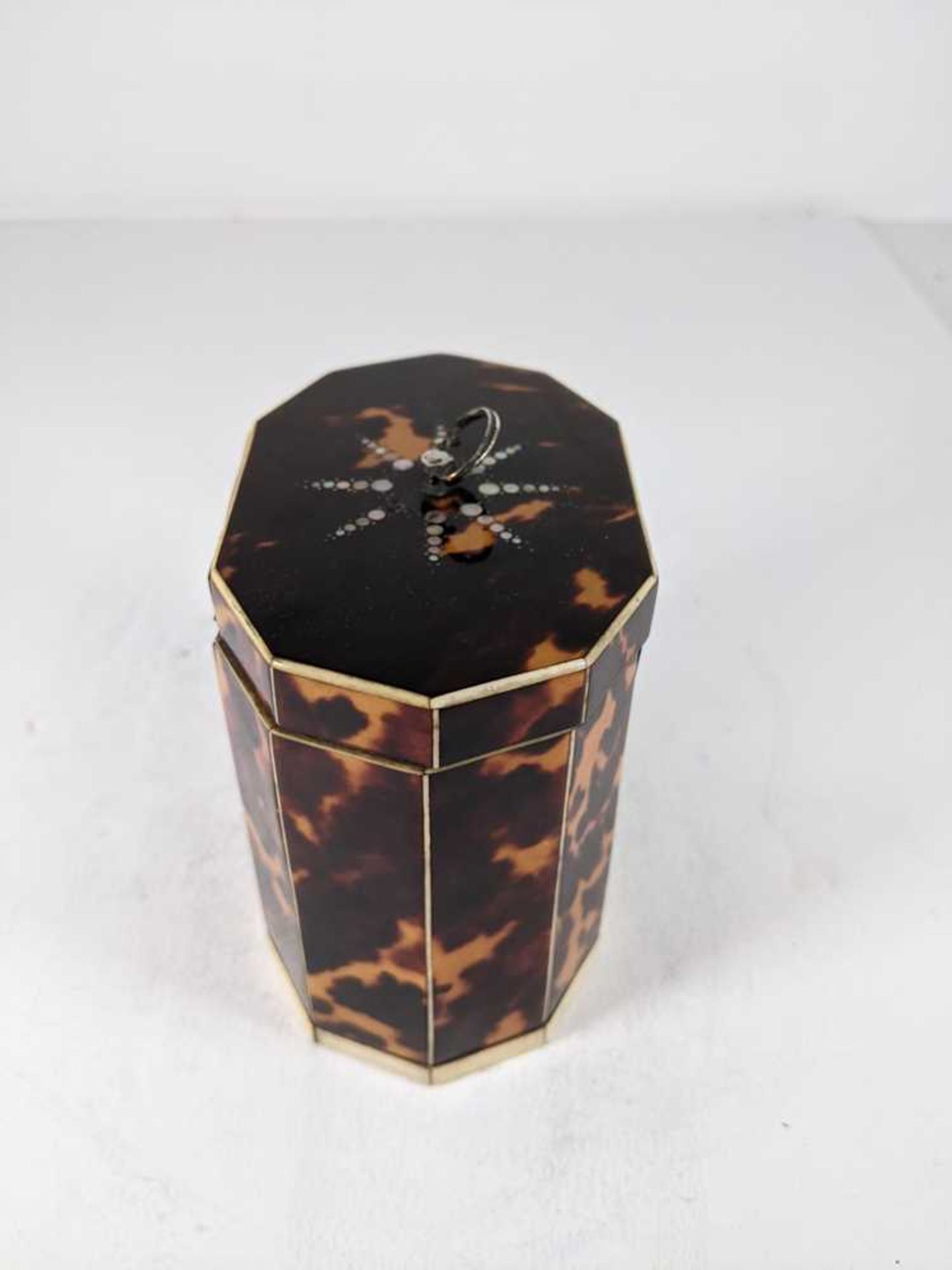 GEORGE III TORTOISESHELL AND IVORY DECAGONAL TEA CADDY LATE 18TH CENTURY - Image 10 of 12