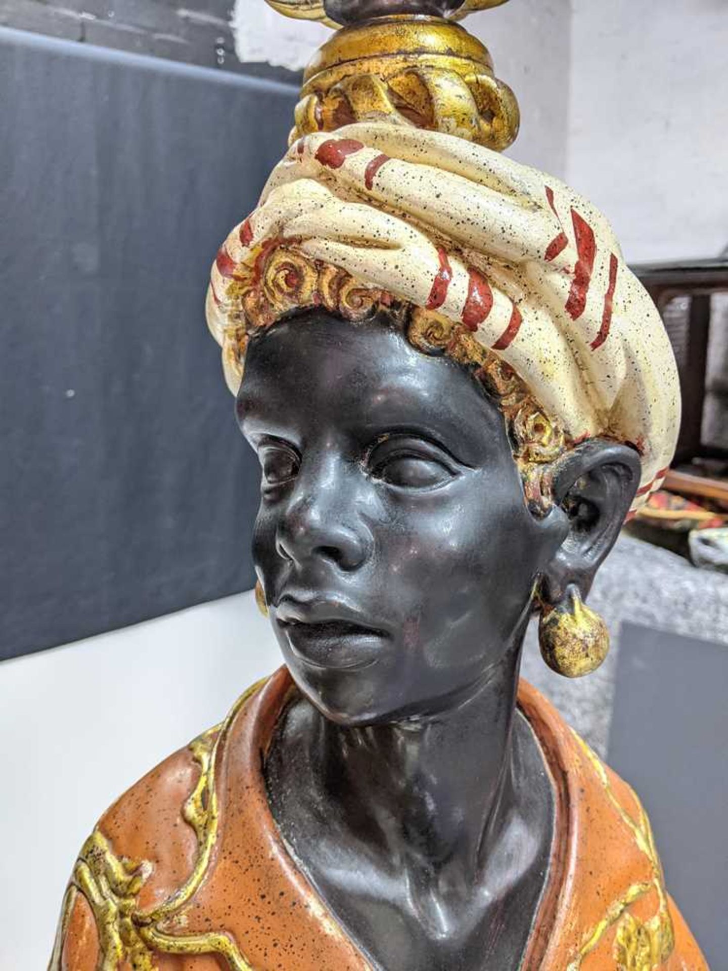PAIR OF PAINTED AND POLYCHROMED CARVED WOOD BLACKAMOOR TORCHERES EARLY 20TH CENTURY - Image 3 of 18