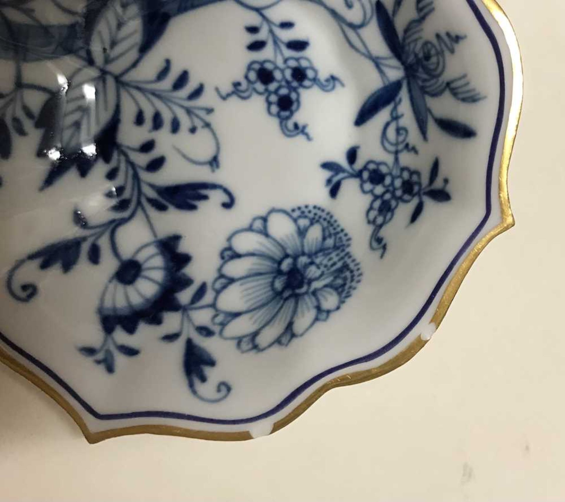 MEISSEN BLUE AND WHITE 'ONION' PATTERN RETICULATED DESSERT SERVICE LATE 19TH CENTURY AND LATER - Image 10 of 23