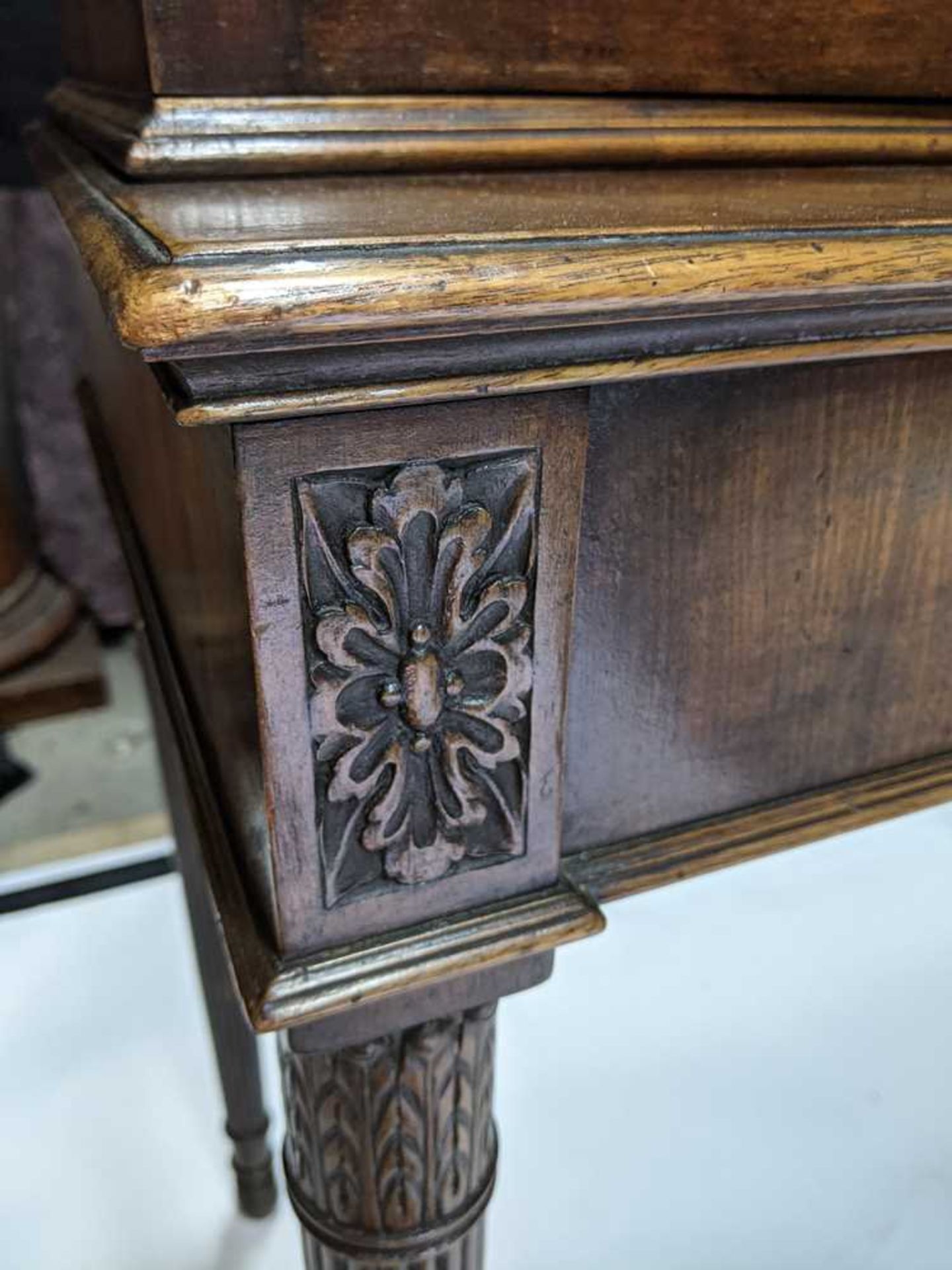 GEORGE III MAHOGANY DISPLAY CABINET-ON-STAND 18TH CENTURY - Image 6 of 12