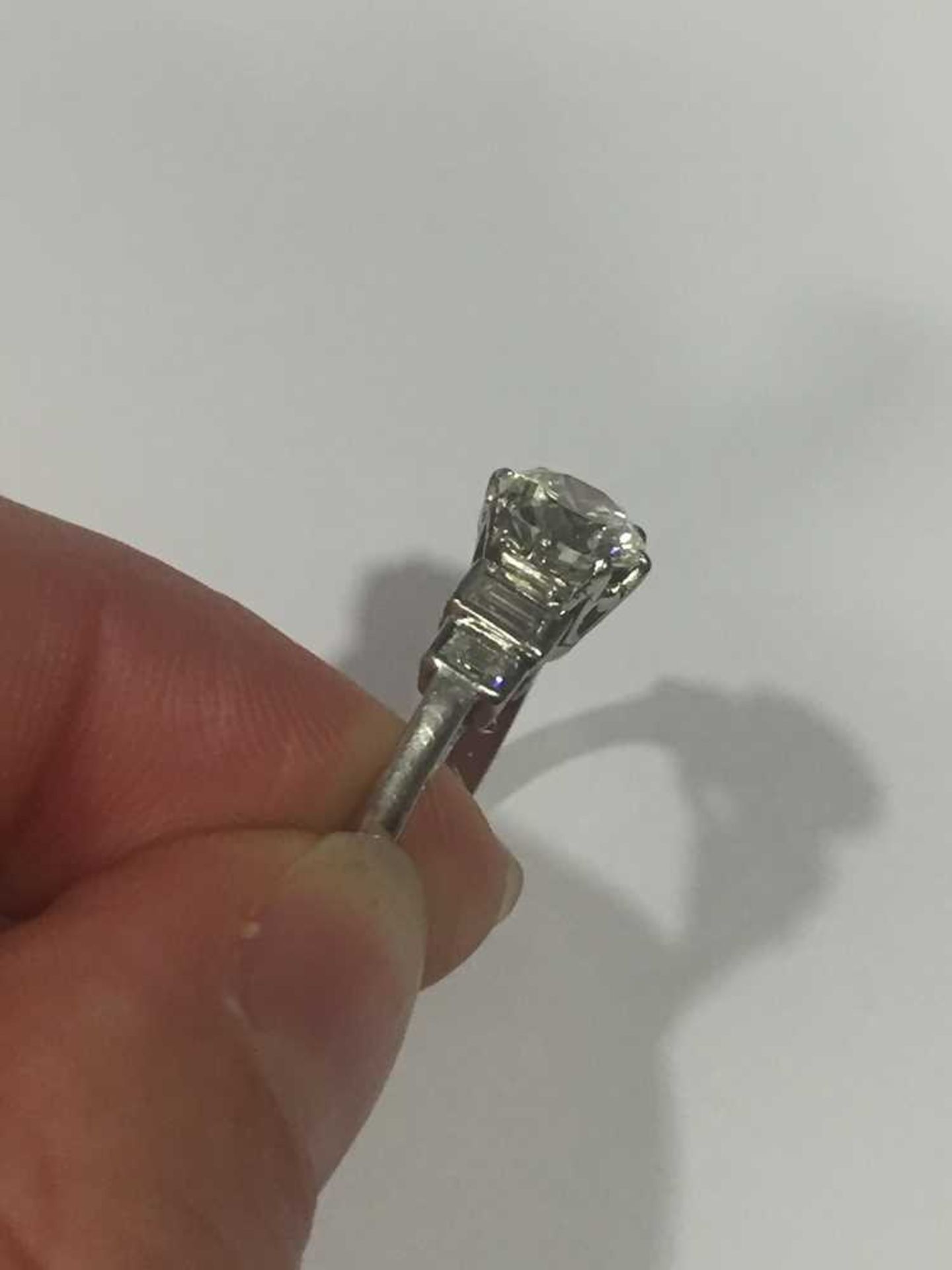 A single stone diamond ring - Image 5 of 7