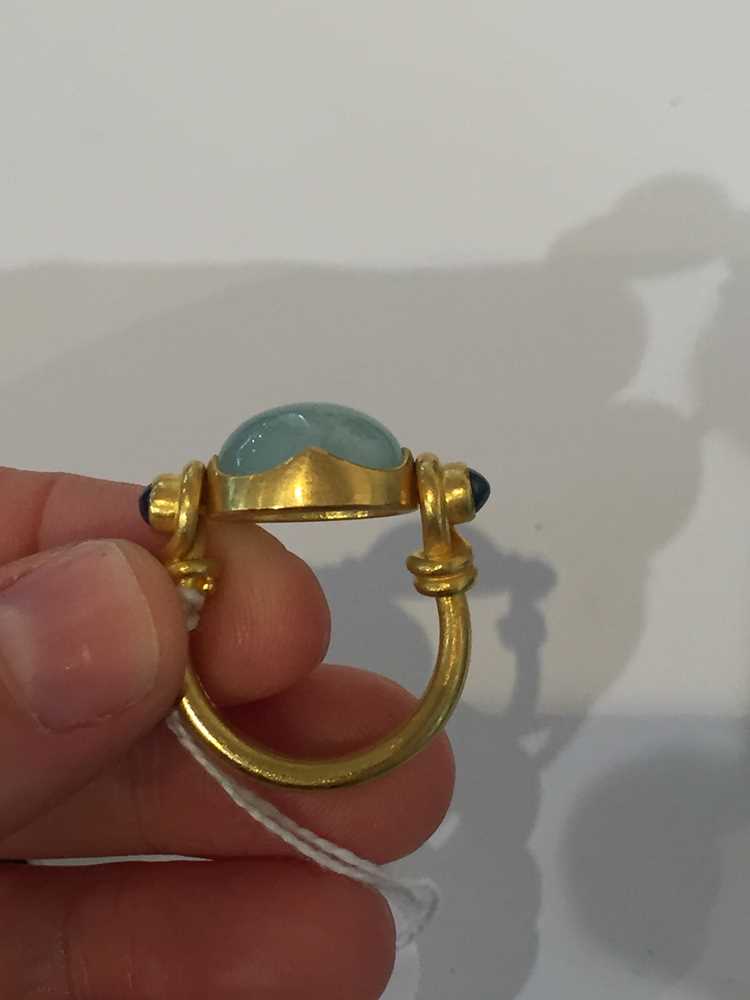 An aquamarine and sapphire ring - Image 8 of 8