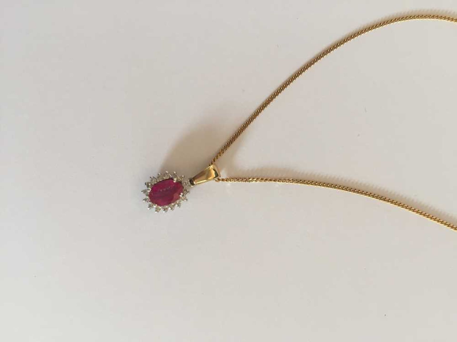 A pink sapphire and diamond pendant necklace - Bild 17 aus 17