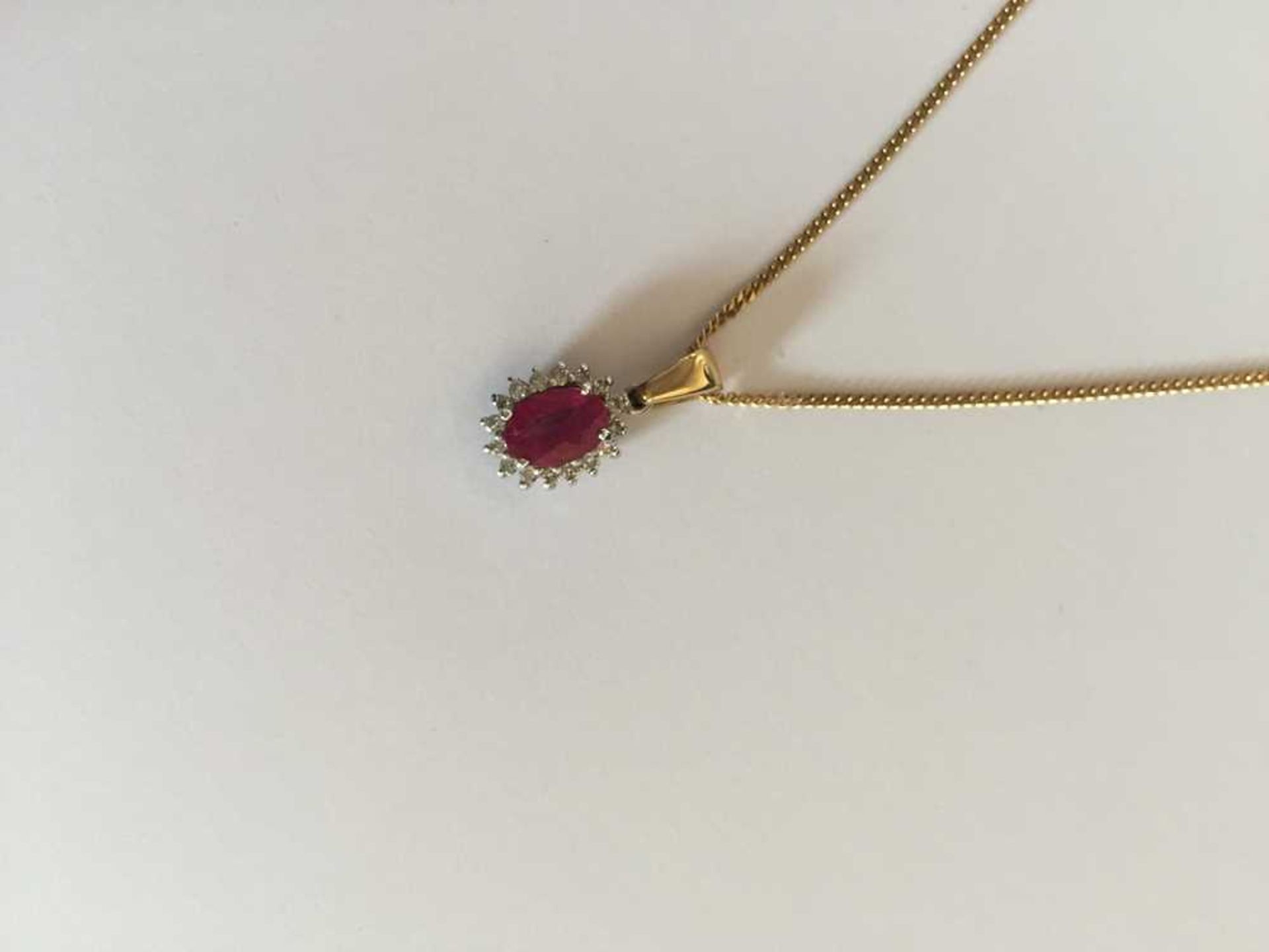 A pink sapphire and diamond pendant necklace - Bild 16 aus 17