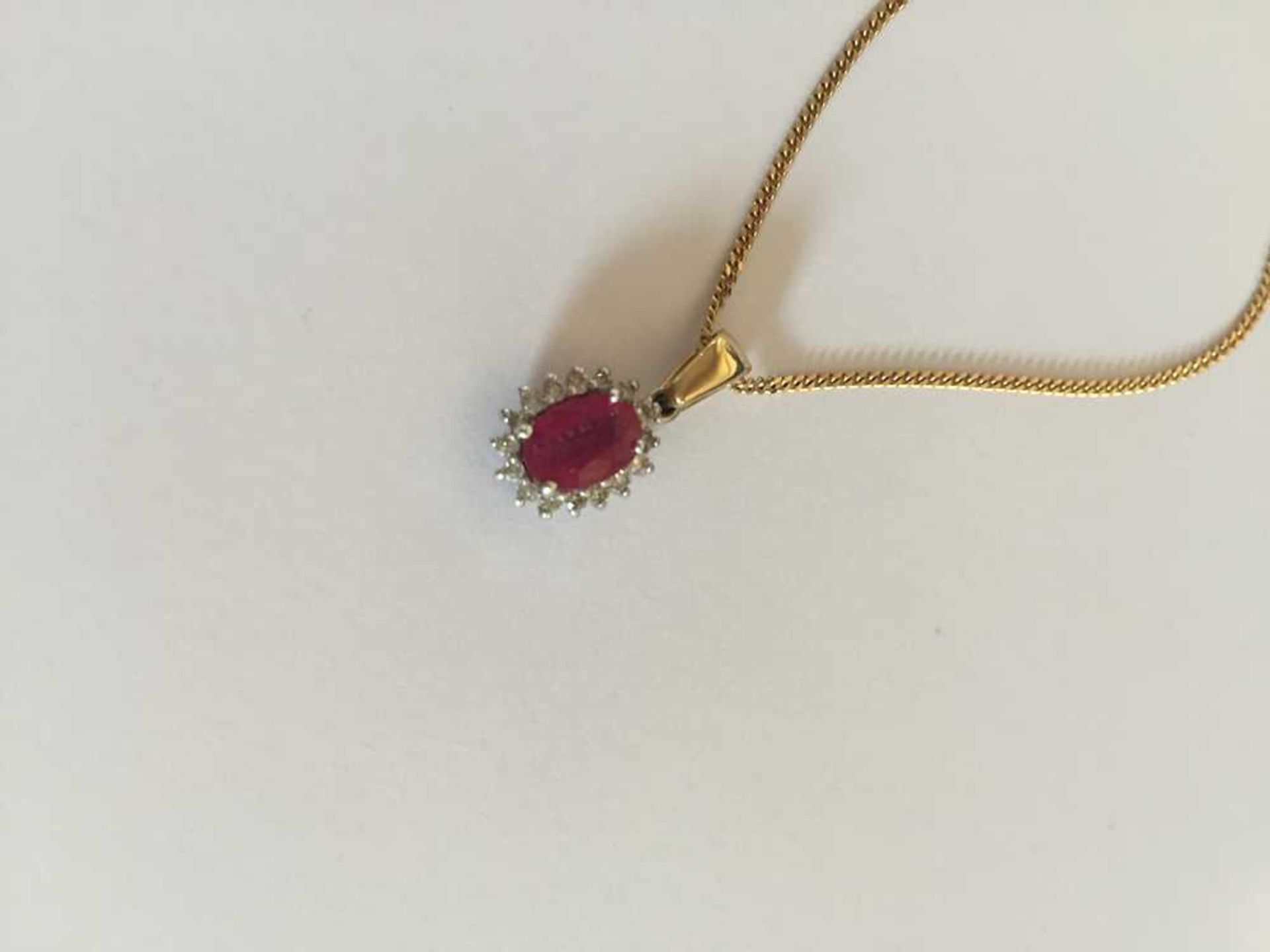 A pink sapphire and diamond pendant necklace - Bild 8 aus 17