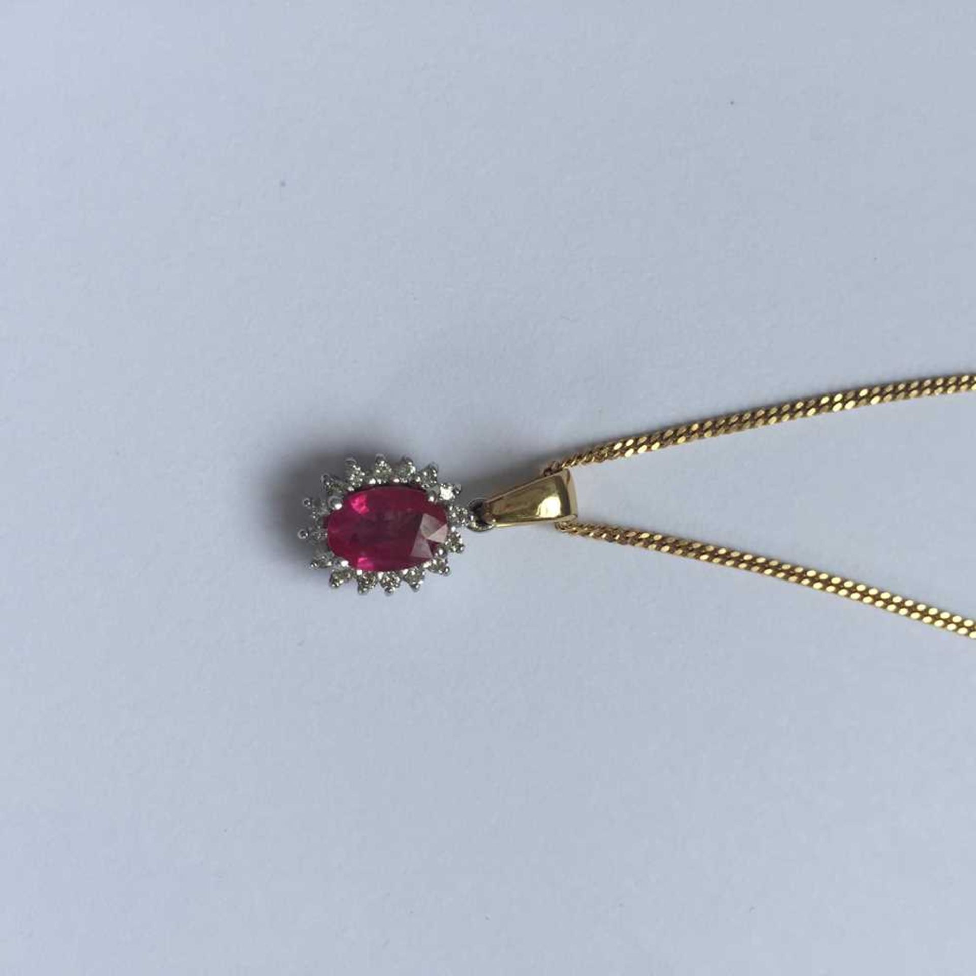 A pink sapphire and diamond pendant necklace - Bild 9 aus 17