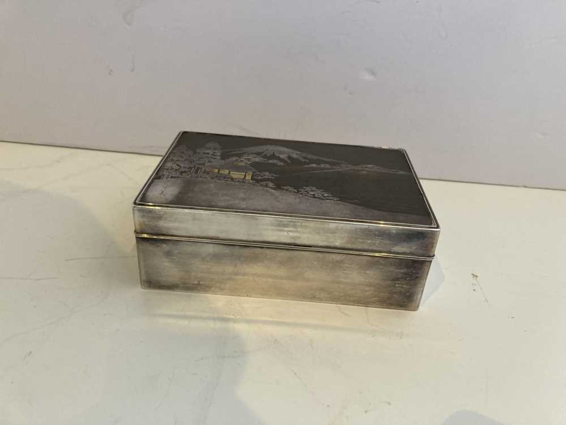 A Japanese table box and cover - Image 6 of 7