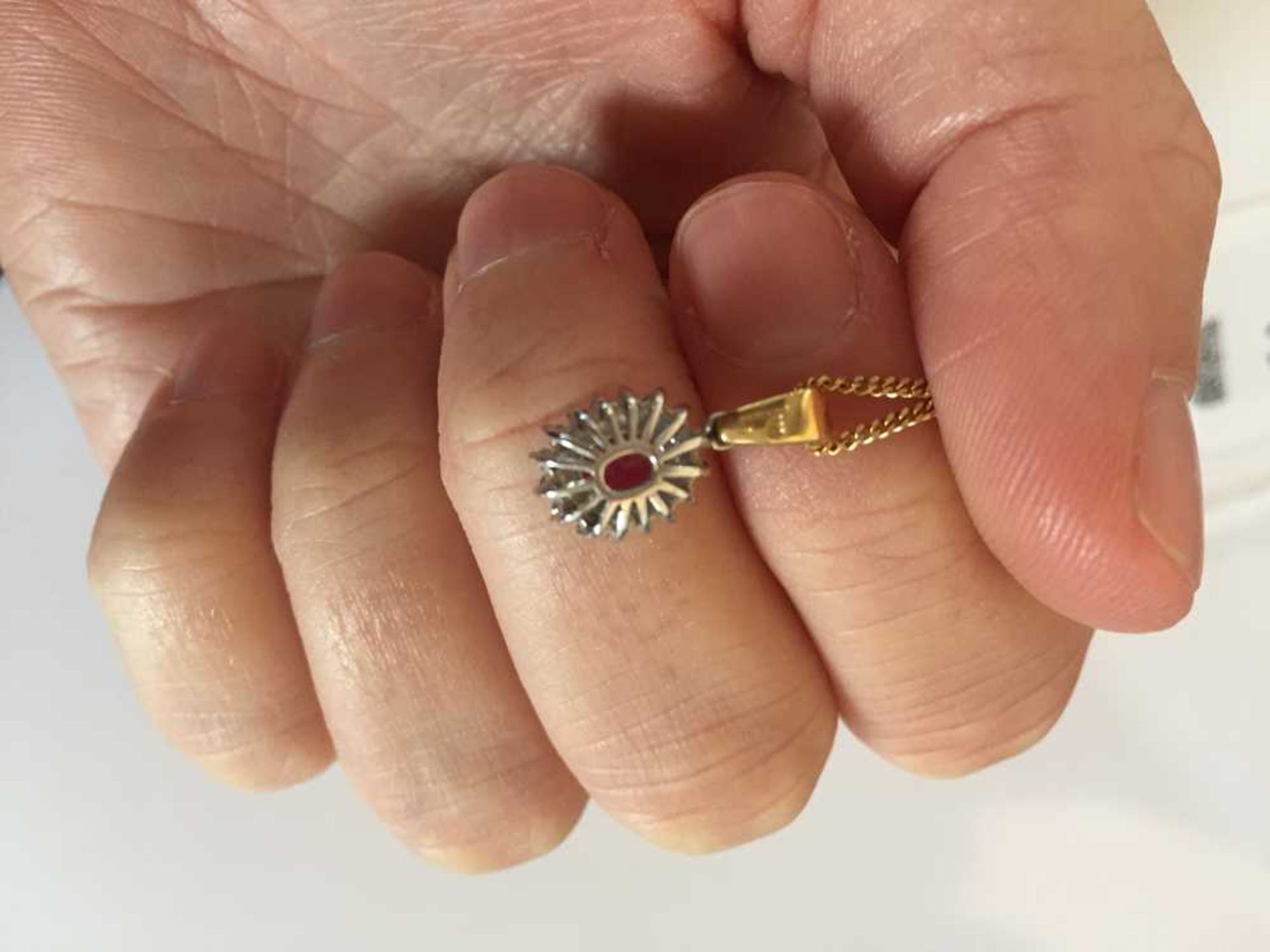 A pink sapphire and diamond pendant necklace - Bild 14 aus 17