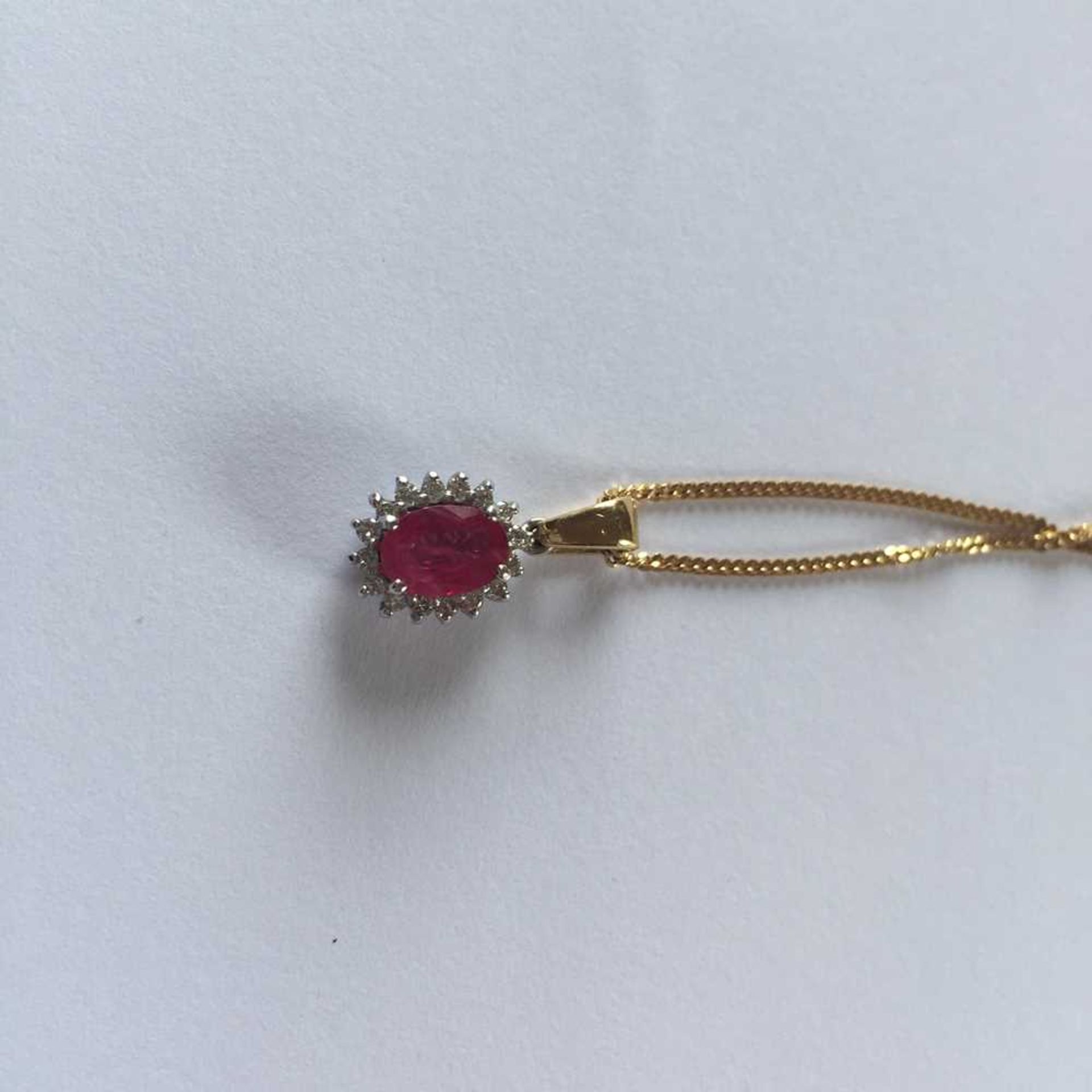 A pink sapphire and diamond pendant necklace - Bild 10 aus 17