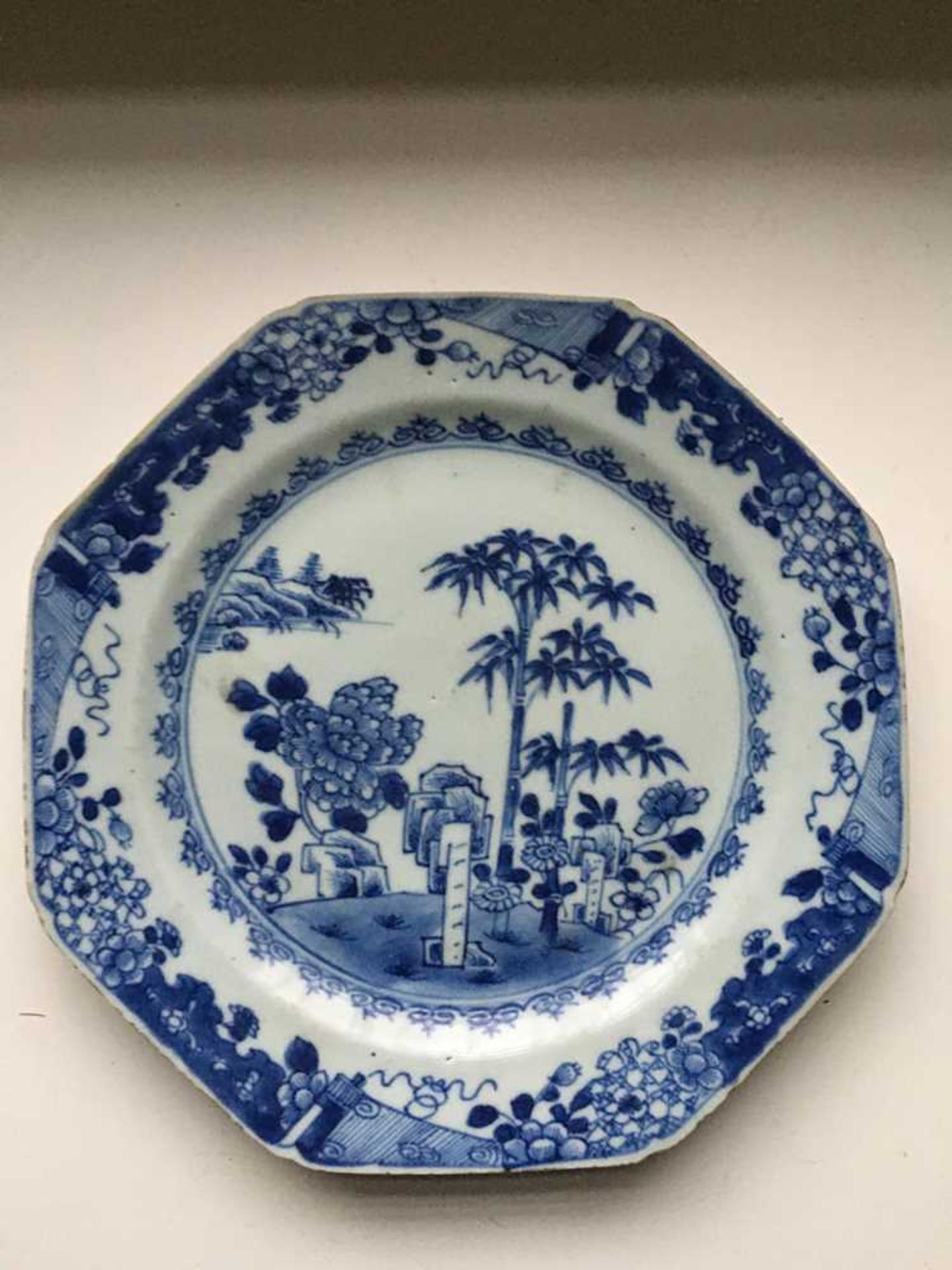 GROUP OF TWELVE BLUE AND WHITE PLATES AND CHARGERS QING DYNASTY, 18TH CENTURY - Bild 22 aus 69