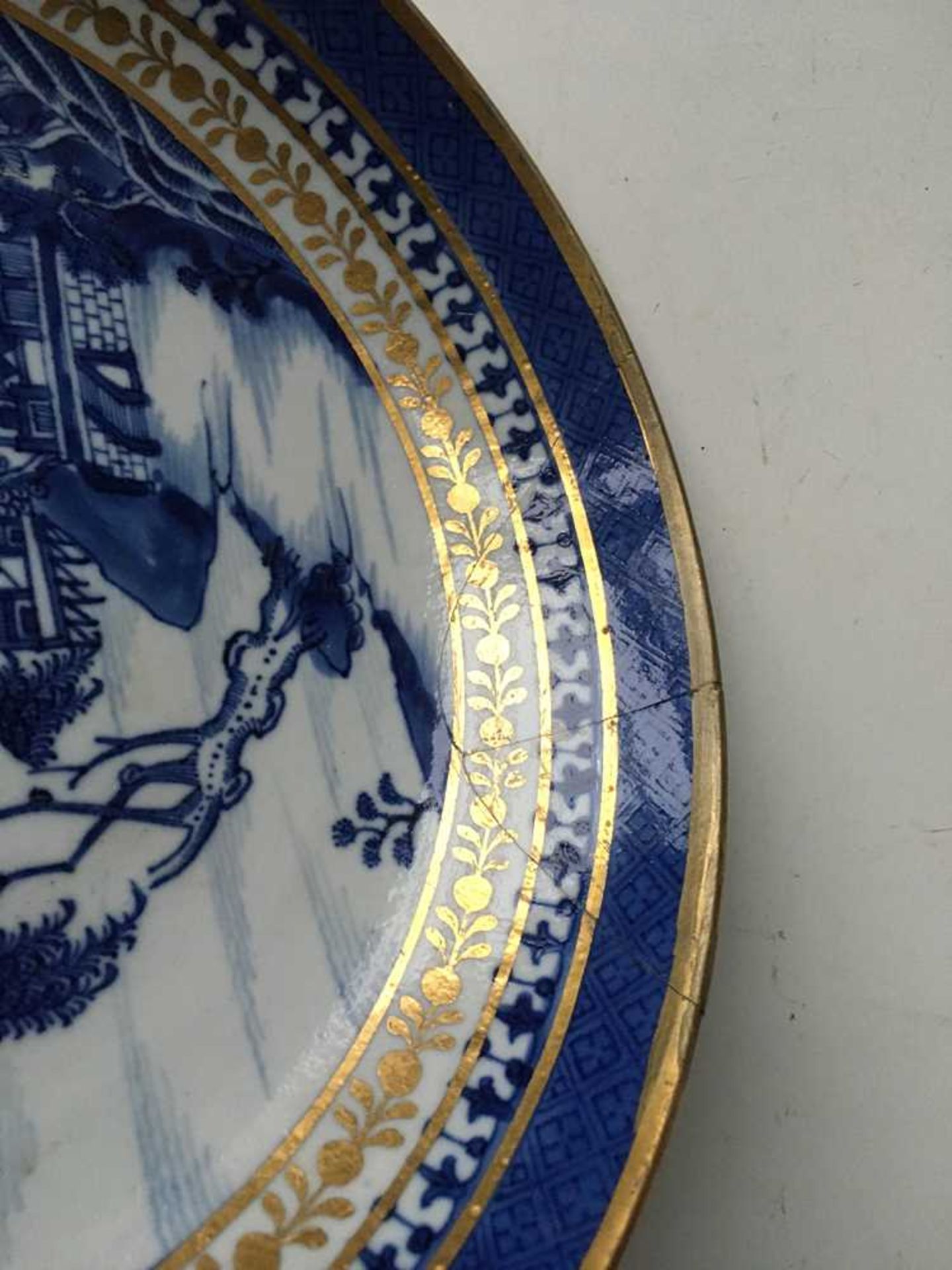 GROUP OF TWELVE BLUE AND WHITE PLATES AND CHARGERS QING DYNASTY, 18TH CENTURY - Bild 33 aus 69