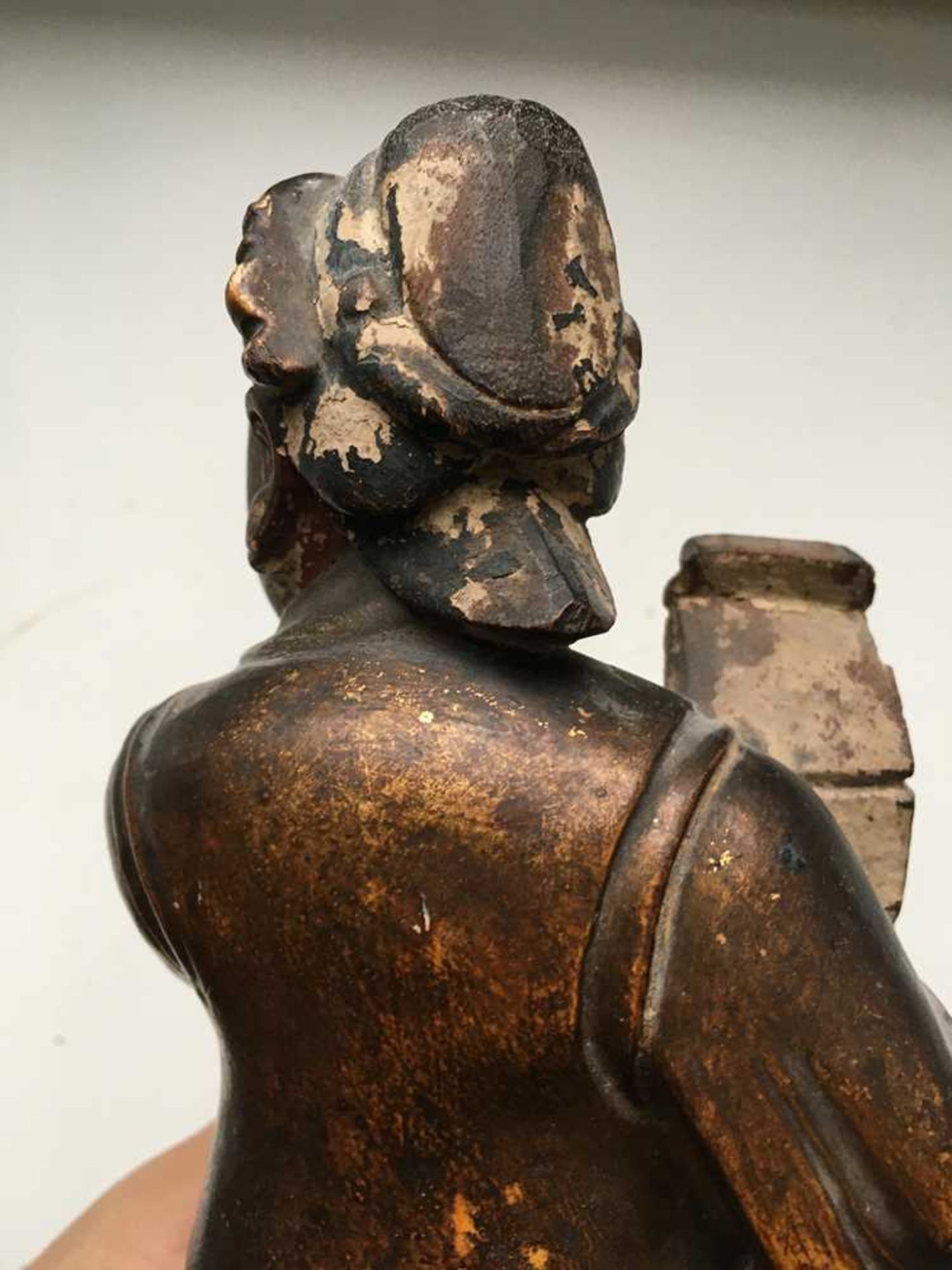 GILT-LACQUERED WOODEN FIGURE OF A DAOIST IMMORTAL QING DYNASTY, 18TH-19TH CENTURY - Image 13 of 20