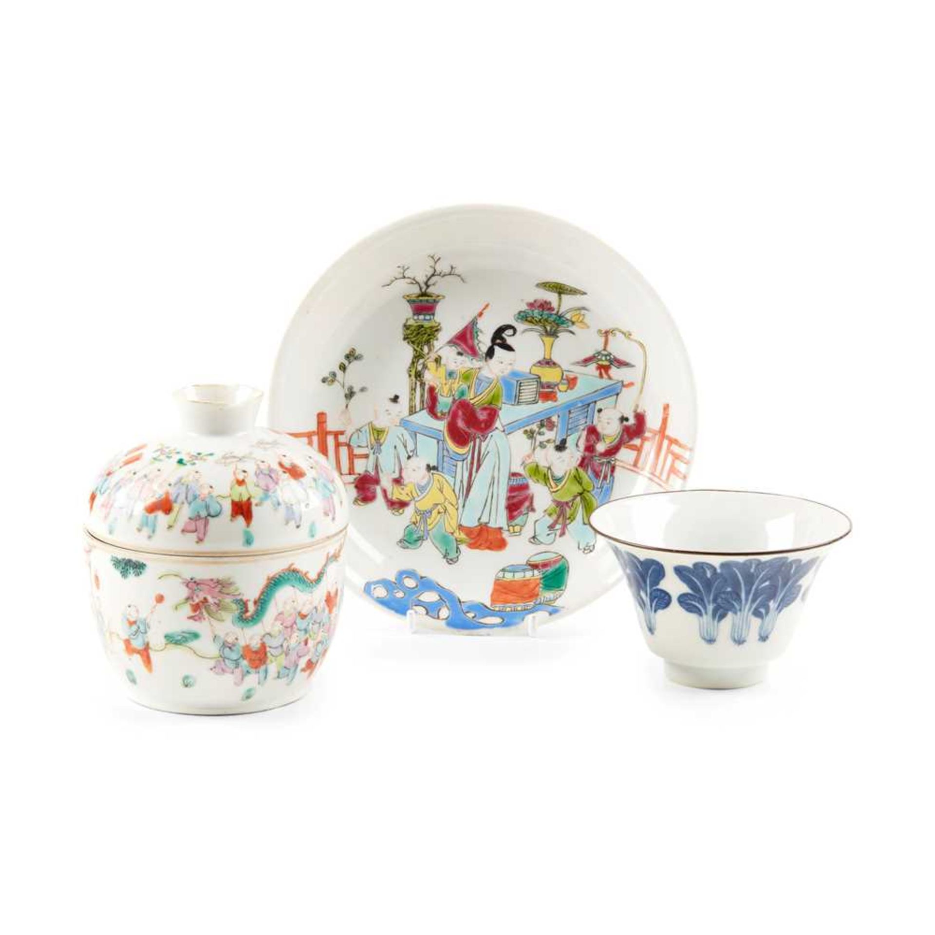 COLLECTION OF THREE PORCELAIN WARES LATE QING DYNASTY-REPUBLIC PERIOD, 19TH-20TH CENTURY