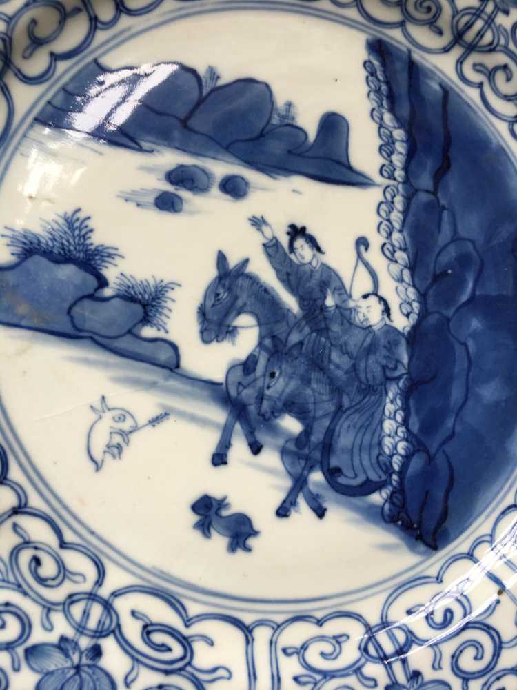 GROUP OF EIGHT BLUE AND WHITE PLATES QING DYNASTY, 18TH CENTURY - Image 12 of 46