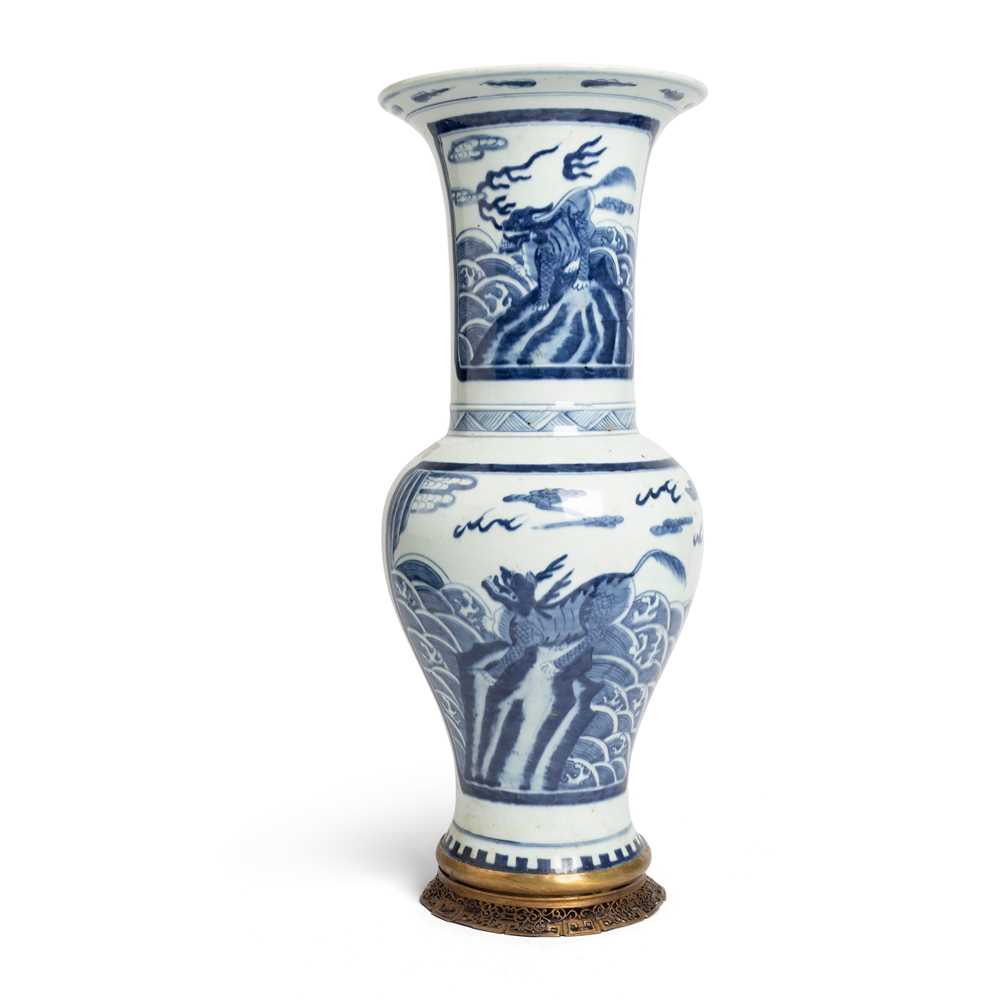 BLUE AND WHITE 'QILIN' YEN YEN VASE QING DYNASTY, 19TH CENTURY