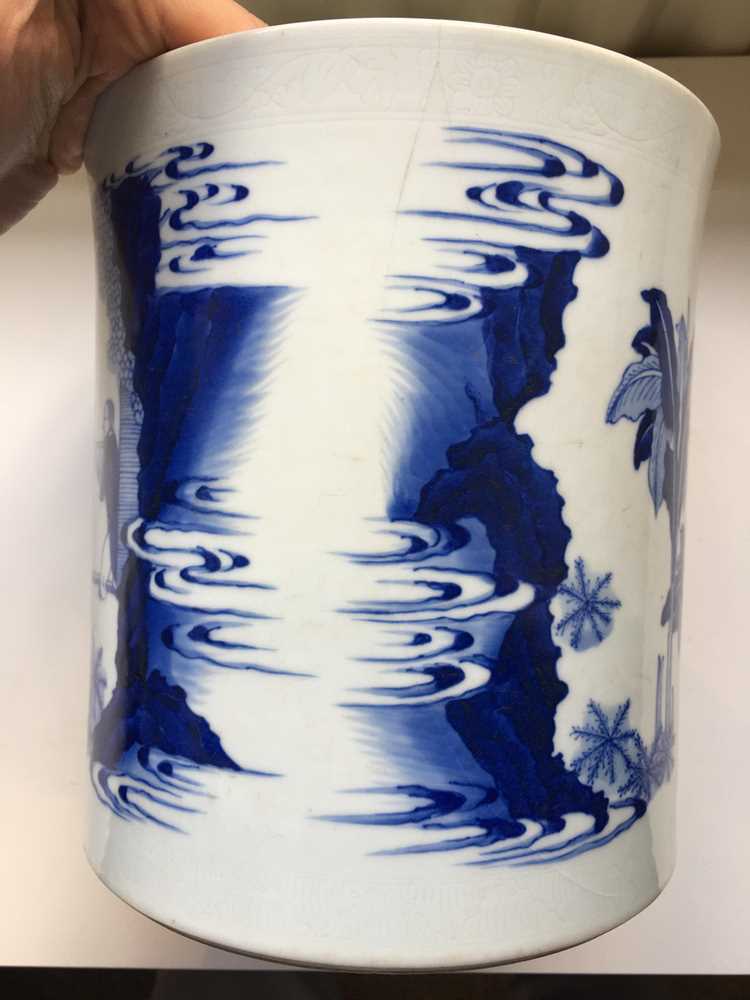 BLUE AND WHITE BRUSH POT 20TH CENTURY - Image 4 of 21