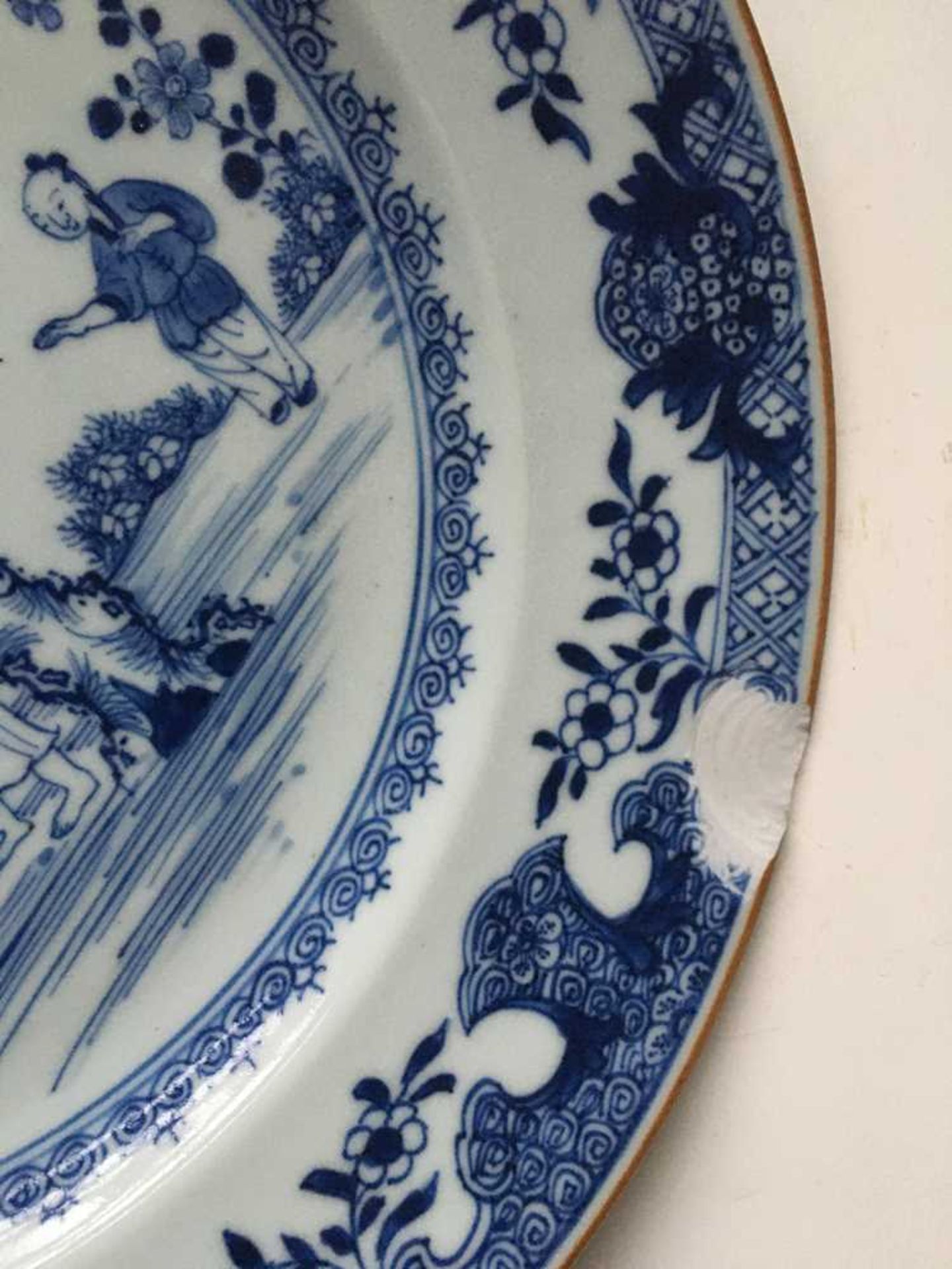 GROUP OF TWELVE BLUE AND WHITE PLATES AND CHARGERS QING DYNASTY, 18TH CENTURY - Bild 51 aus 69