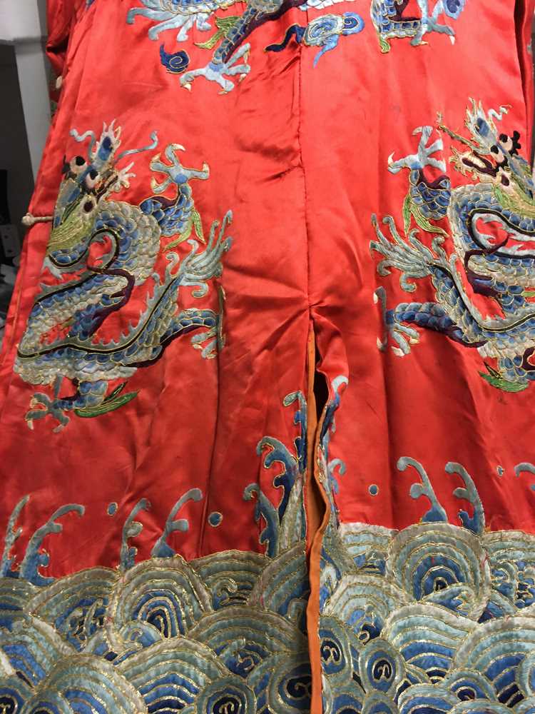 RED GROUND SILK EMBROIDERED 'DRAGON' ROBE 19TH-20TH CENTURY - Image 20 of 20