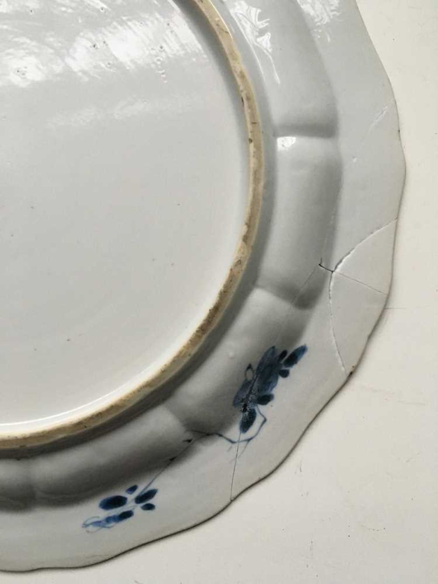 GROUP OF TWELVE BLUE AND WHITE PLATES AND CHARGERS QING DYNASTY, 18TH CENTURY - Bild 64 aus 69