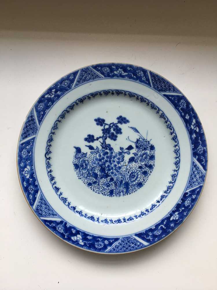 GROUP OF FOUR BLUE AND WHITE PLATES QING DYNASTY, 18TH CENTURY - Image 13 of 21