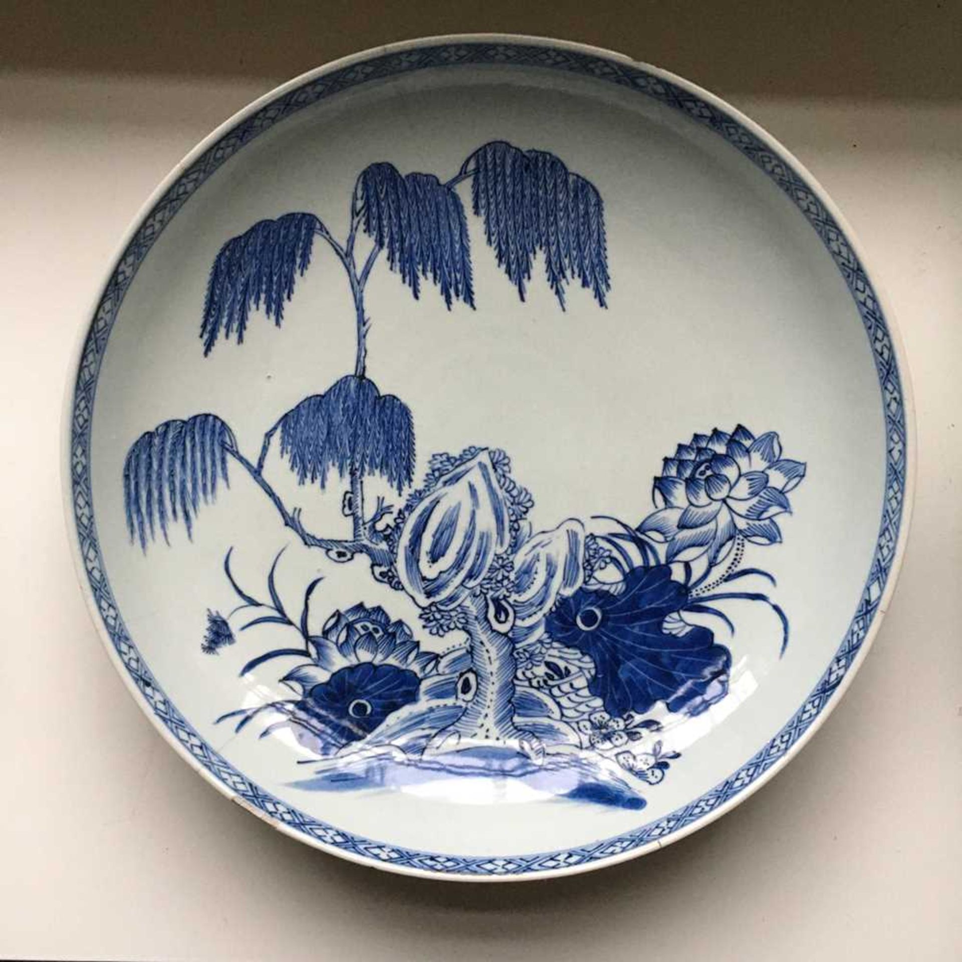 GROUP OF TWELVE BLUE AND WHITE PLATES AND CHARGERS QING DYNASTY, 18TH CENTURY - Bild 54 aus 69