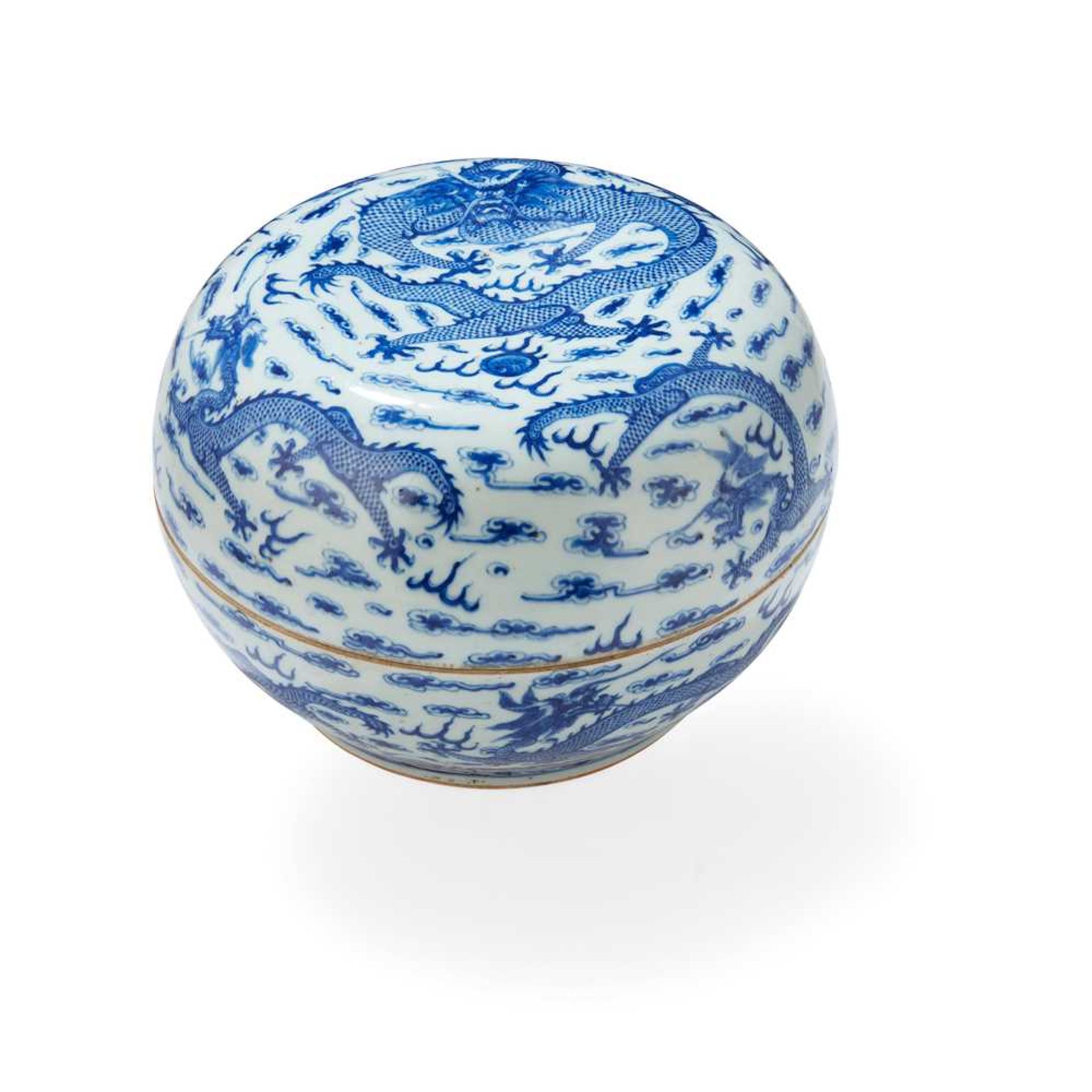 BLUE AND WHITE 'DRAGON' CIRCULAR BOX AND COVER 19TH-20TH CENTURY