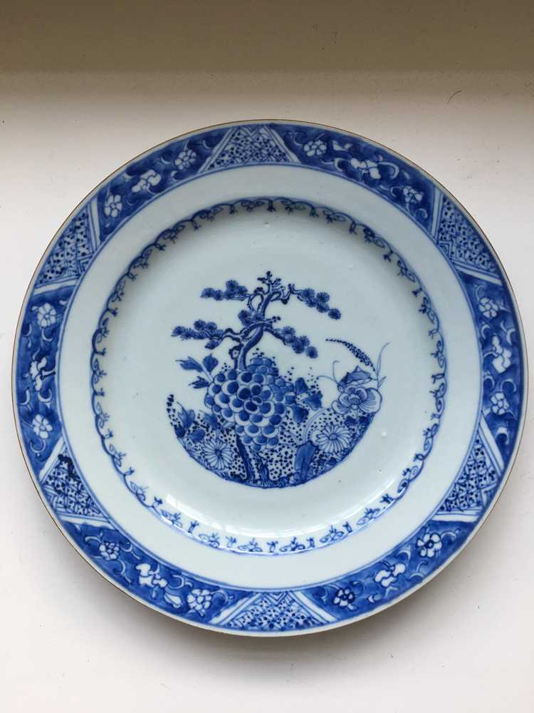 GROUP OF FOUR BLUE AND WHITE PLATES QING DYNASTY, 18TH CENTURY - Image 6 of 21