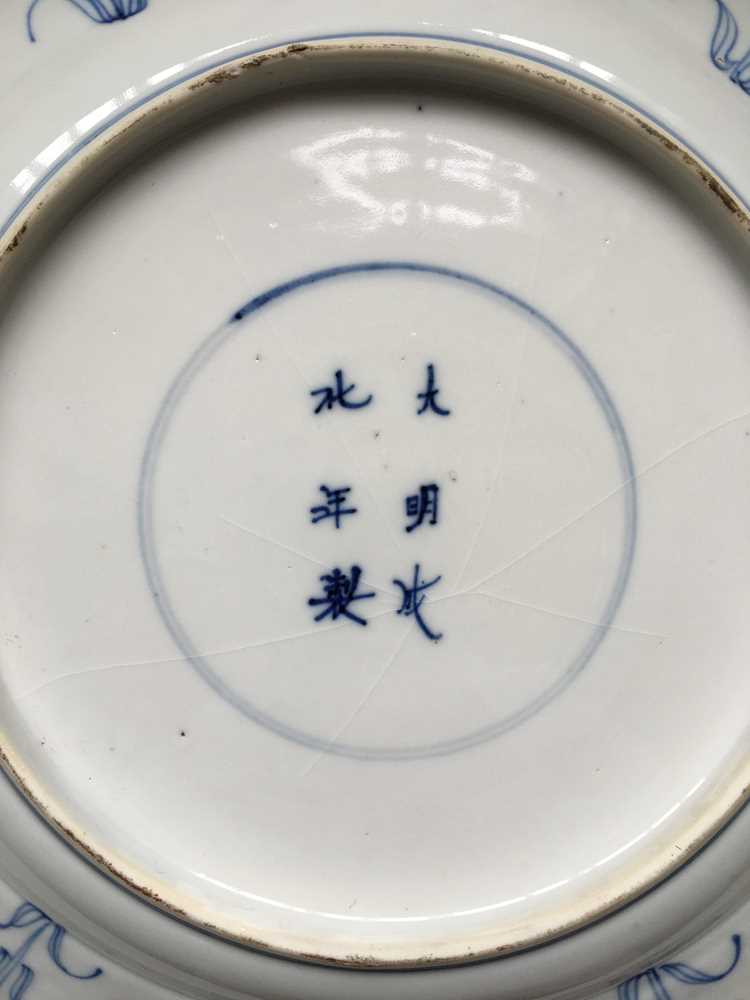 GROUP OF EIGHT BLUE AND WHITE PLATES QING DYNASTY, 18TH CENTURY - Image 16 of 46