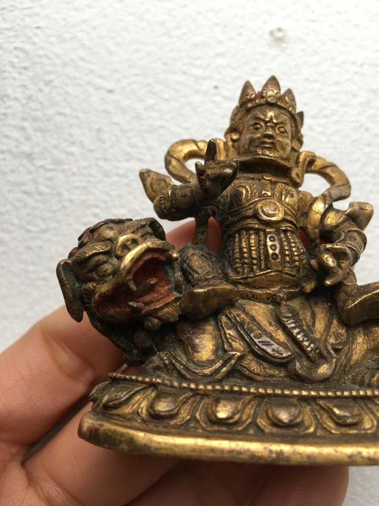 SMALL GILT BRONZE FIGURE OF VAISHRAVANA QING DYNASTY, 19TH CENTURY - Image 5 of 11