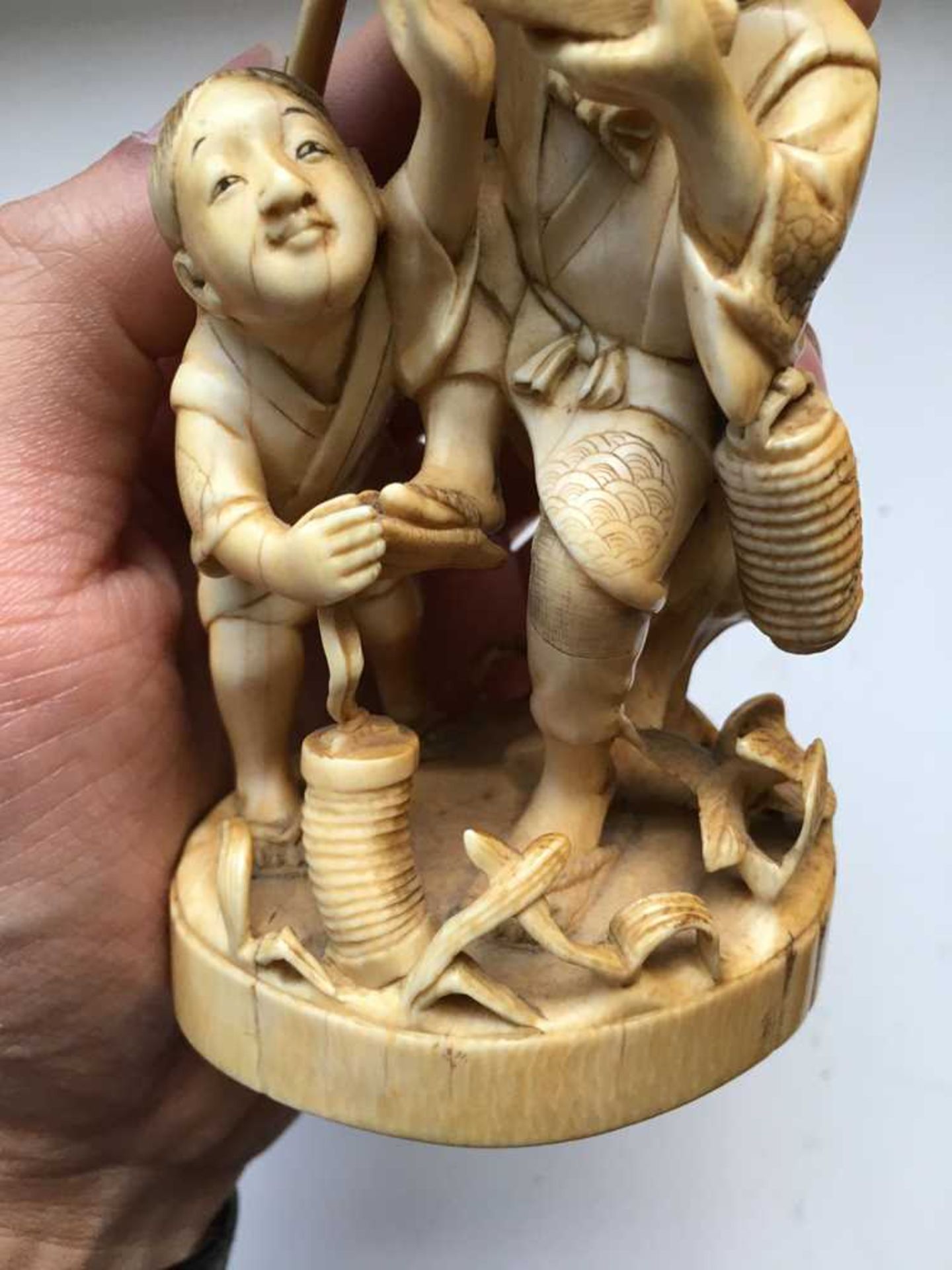 GROUP OF FIVE JAPANESE IVORY CARVINGS MEIJI PERIOD - Image 33 of 65