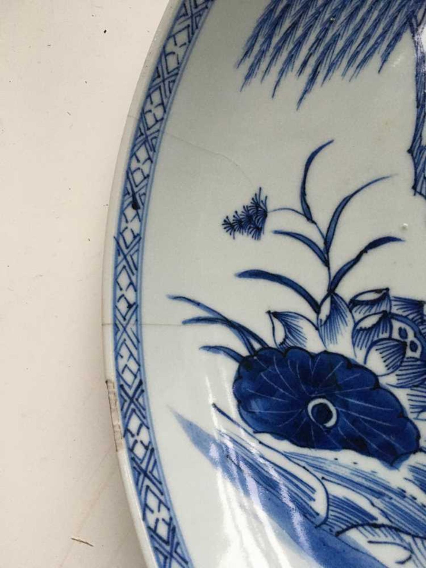 GROUP OF TWELVE BLUE AND WHITE PLATES AND CHARGERS QING DYNASTY, 18TH CENTURY - Bild 55 aus 69