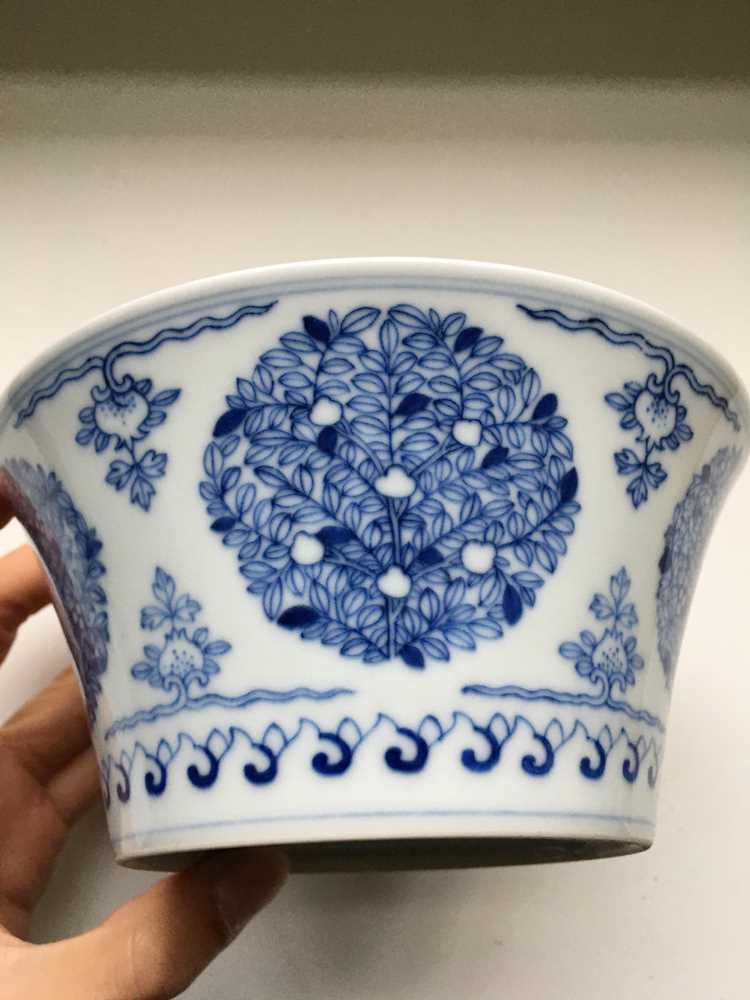 BLUE AND WHITE 'POMEGRANATE' MEDALLION BOWL QIANLONG MARK BUT LATER - Image 4 of 15