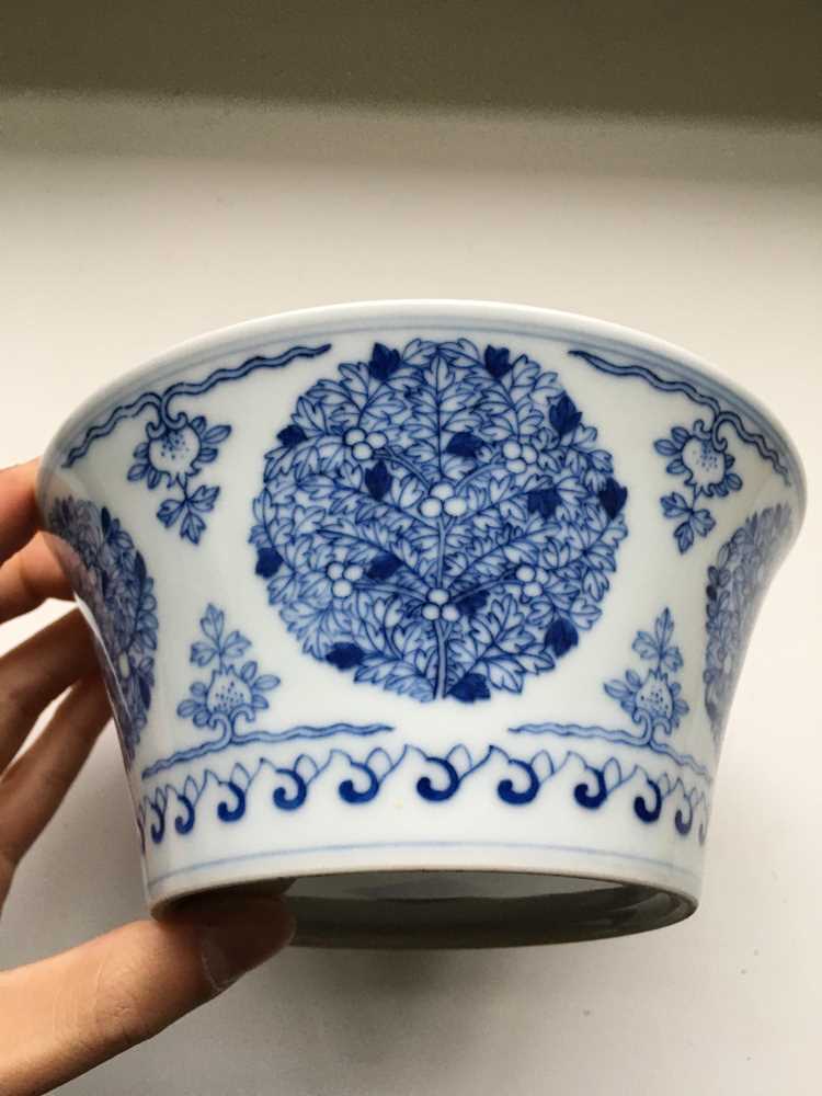 BLUE AND WHITE 'POMEGRANATE' MEDALLION BOWL QIANLONG MARK BUT LATER - Image 7 of 15