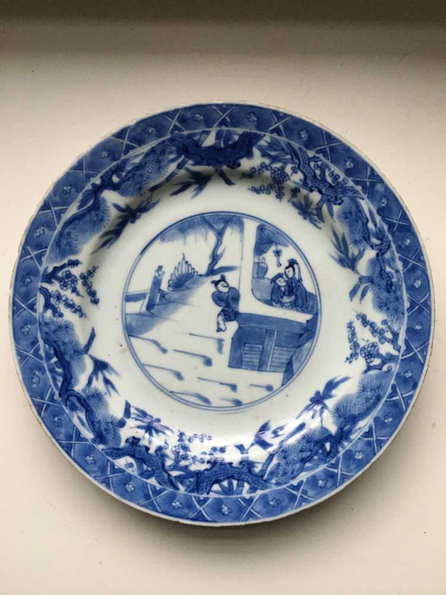 GROUP OF TWELVE BLUE AND WHITE PLATES AND CHARGERS QING DYNASTY, 18TH CENTURY - Bild 18 aus 69