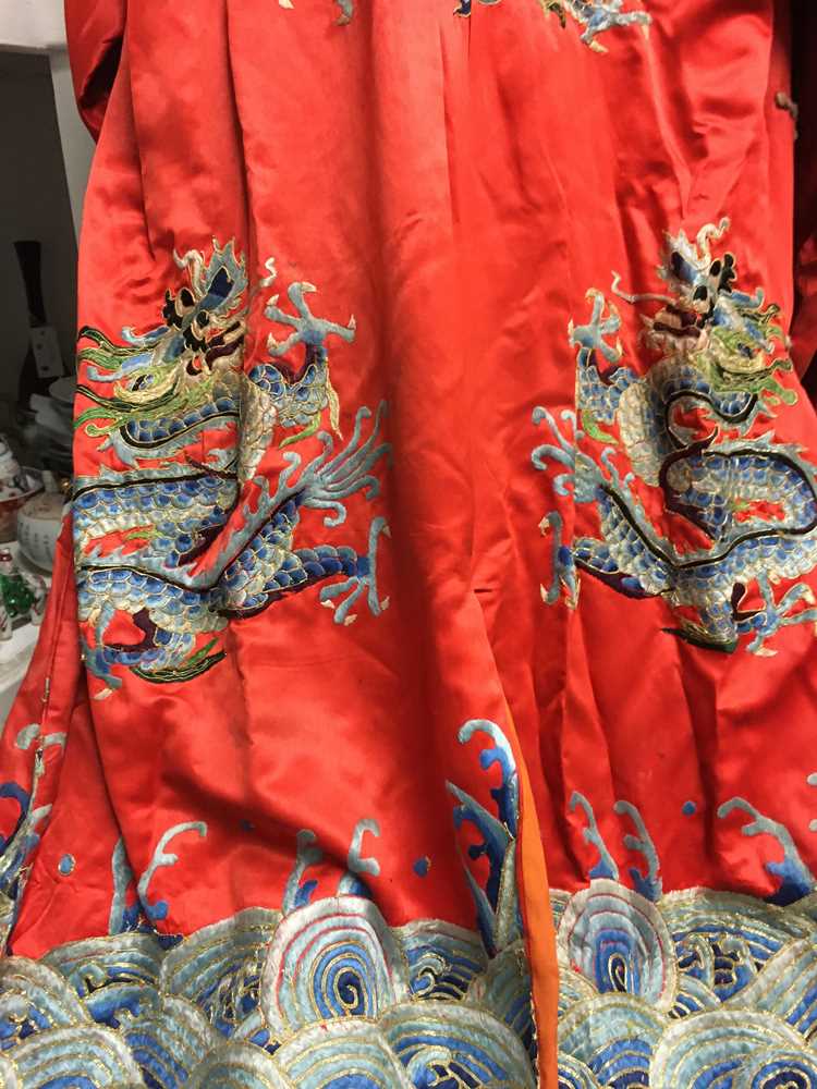 RED GROUND SILK EMBROIDERED 'DRAGON' ROBE 19TH-20TH CENTURY - Image 13 of 20