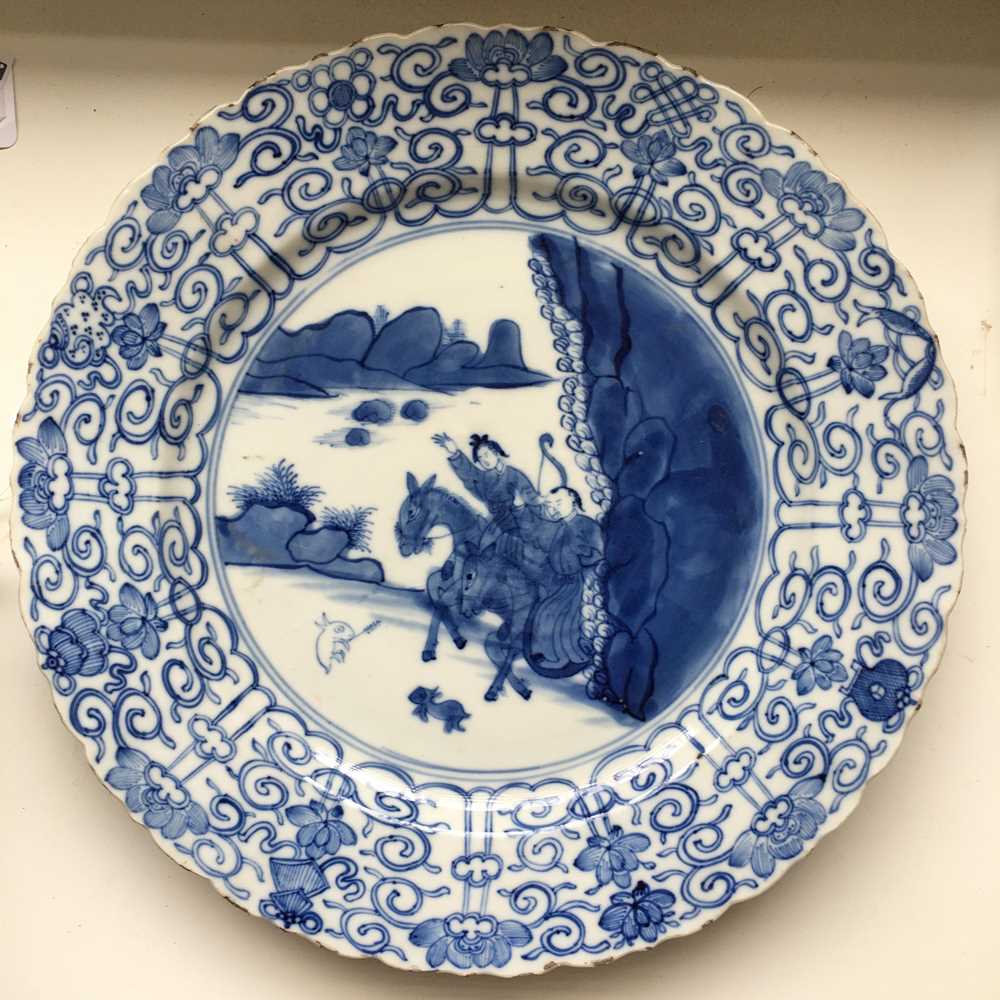 GROUP OF EIGHT BLUE AND WHITE PLATES QING DYNASTY, 18TH CENTURY - Image 10 of 46