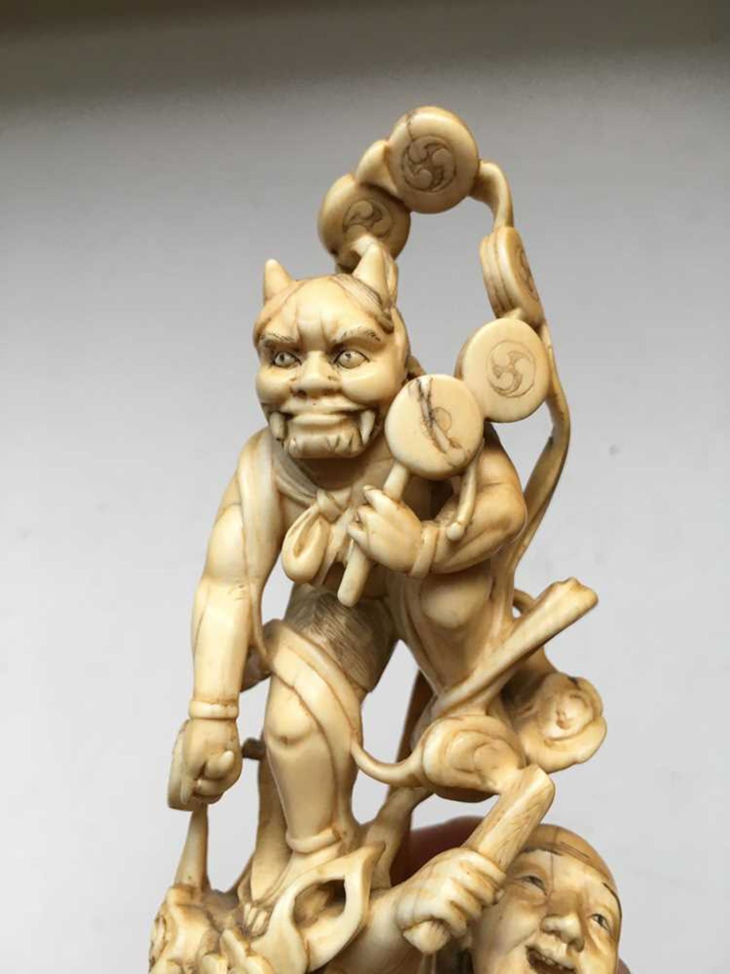 GROUP OF FIVE JAPANESE IVORY CARVINGS MEIJI PERIOD - Image 31 of 65