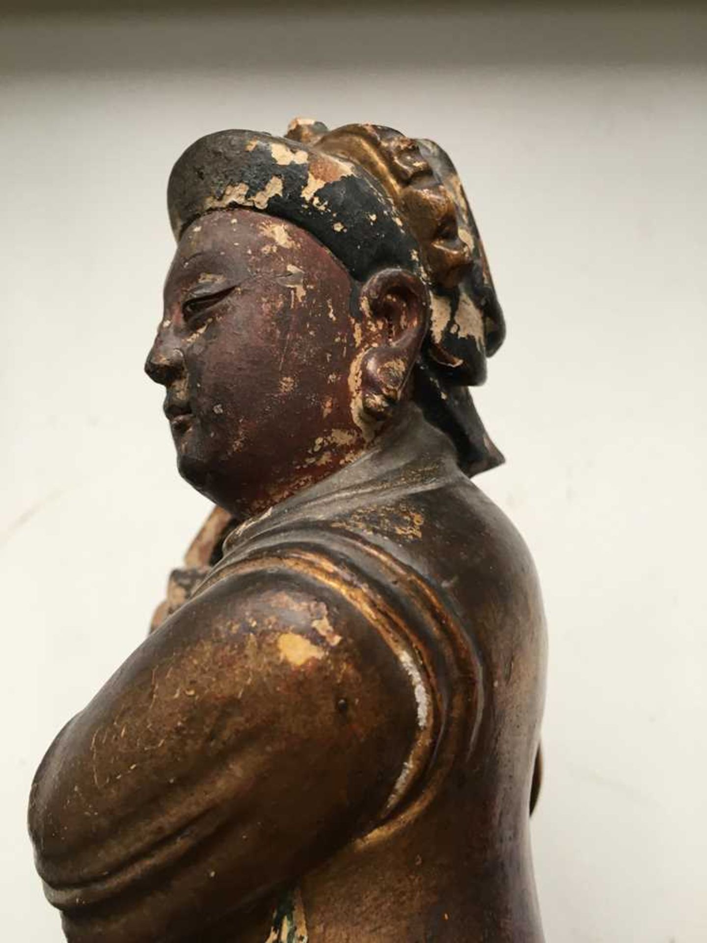 GILT-LACQUERED WOODEN FIGURE OF A DAOIST IMMORTAL QING DYNASTY, 18TH-19TH CENTURY - Image 14 of 20