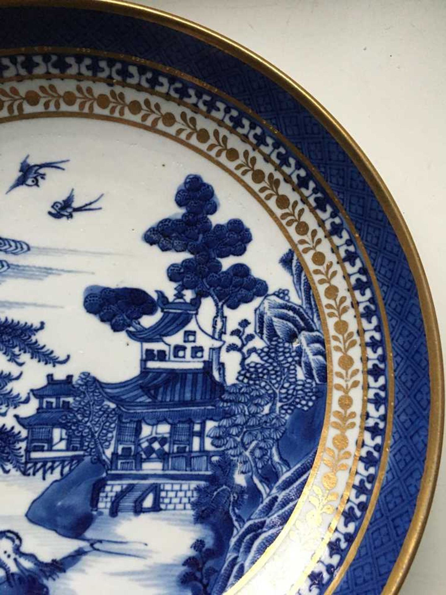 GROUP OF TWELVE BLUE AND WHITE PLATES AND CHARGERS QING DYNASTY, 18TH CENTURY - Bild 34 aus 69