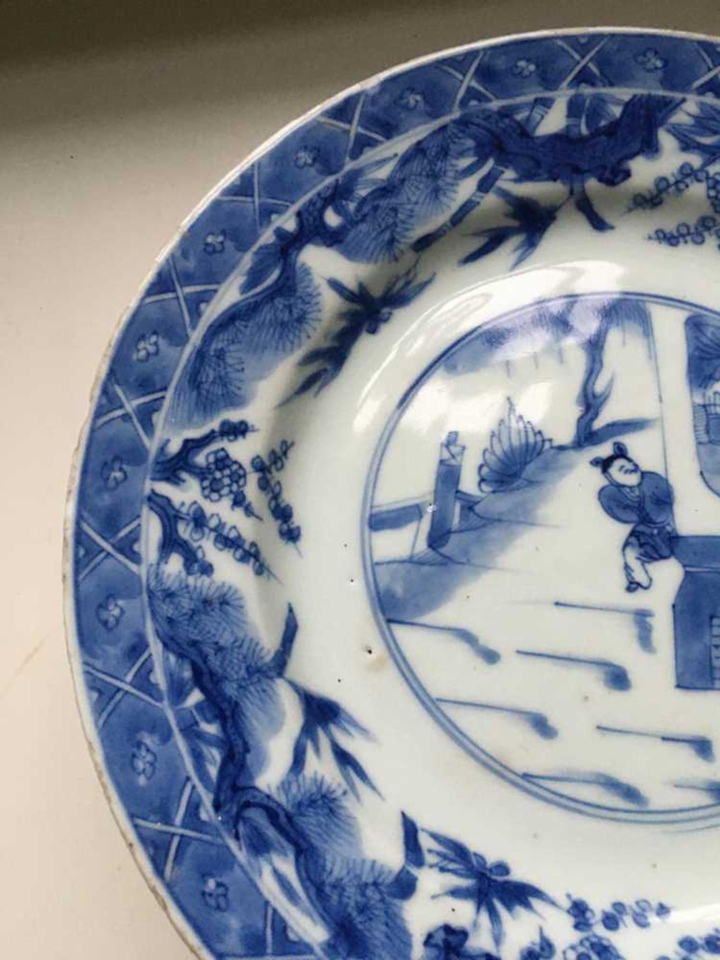 GROUP OF TWELVE BLUE AND WHITE PLATES AND CHARGERS QING DYNASTY, 18TH CENTURY - Bild 19 aus 69