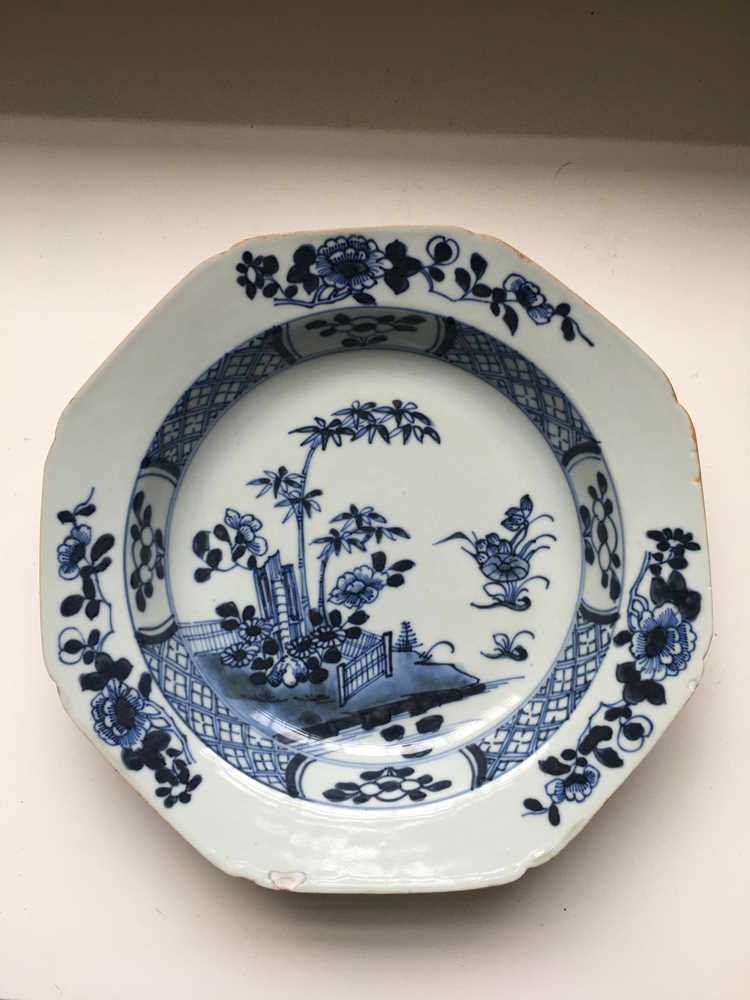 GROUP OF EIGHT BLUE AND WHITE PLATES QING DYNASTY, 18TH CENTURY - Image 39 of 46