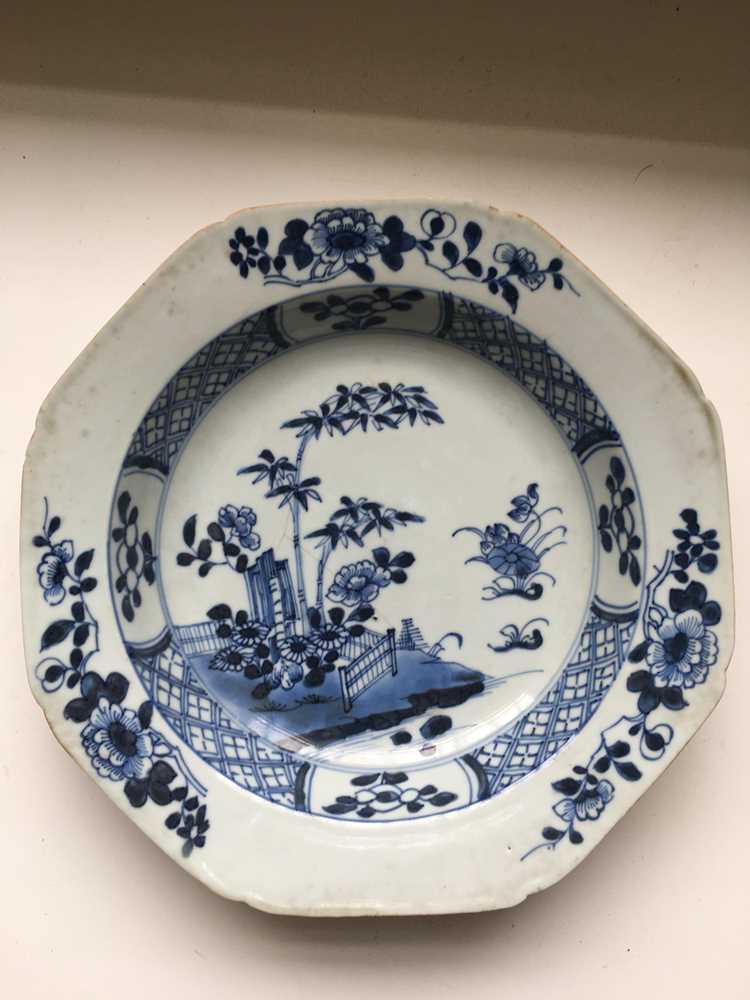 GROUP OF EIGHT BLUE AND WHITE PLATES QING DYNASTY, 18TH CENTURY - Image 42 of 46