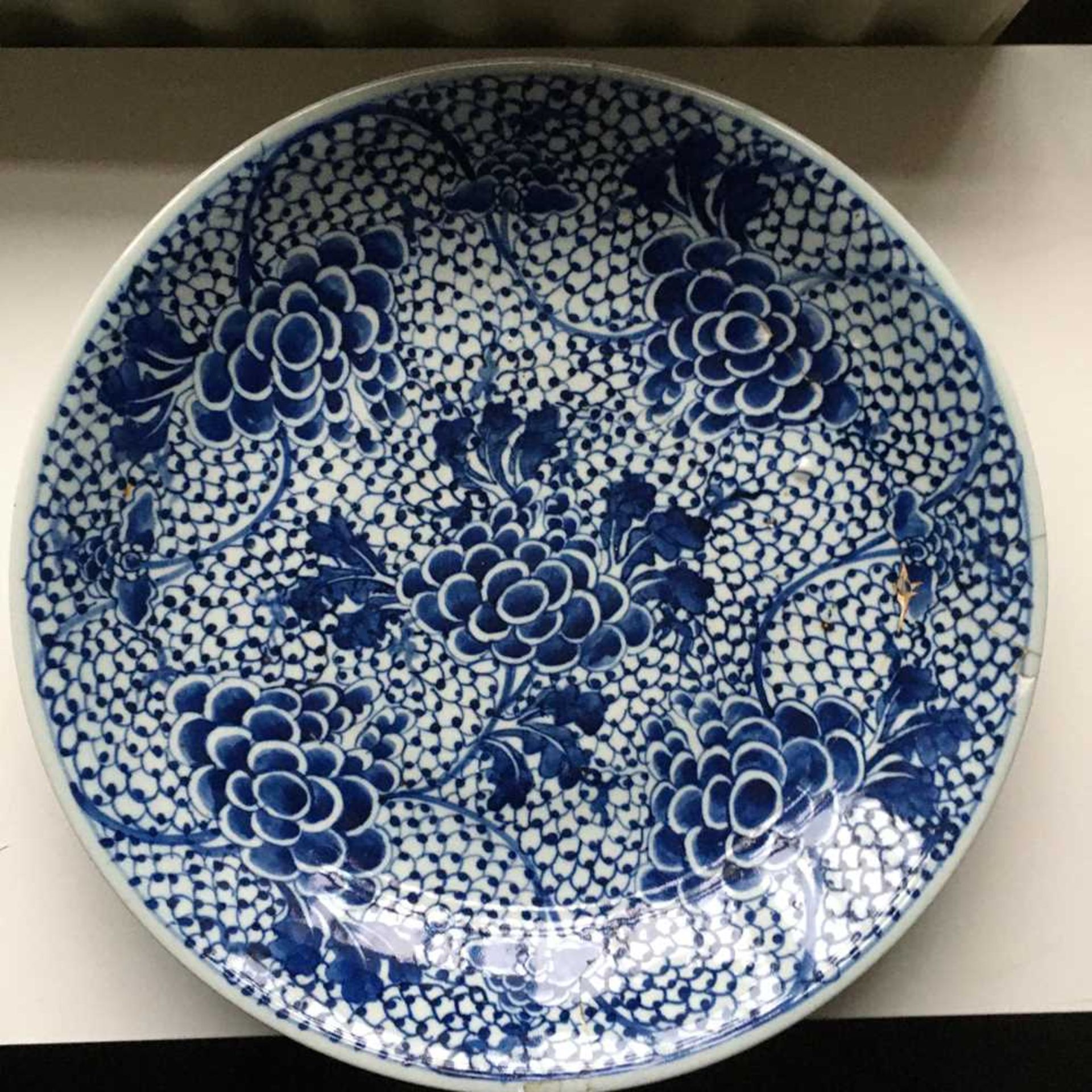 GROUP OF TWELVE BLUE AND WHITE PLATES AND CHARGERS QING DYNASTY, 18TH CENTURY - Bild 37 aus 69